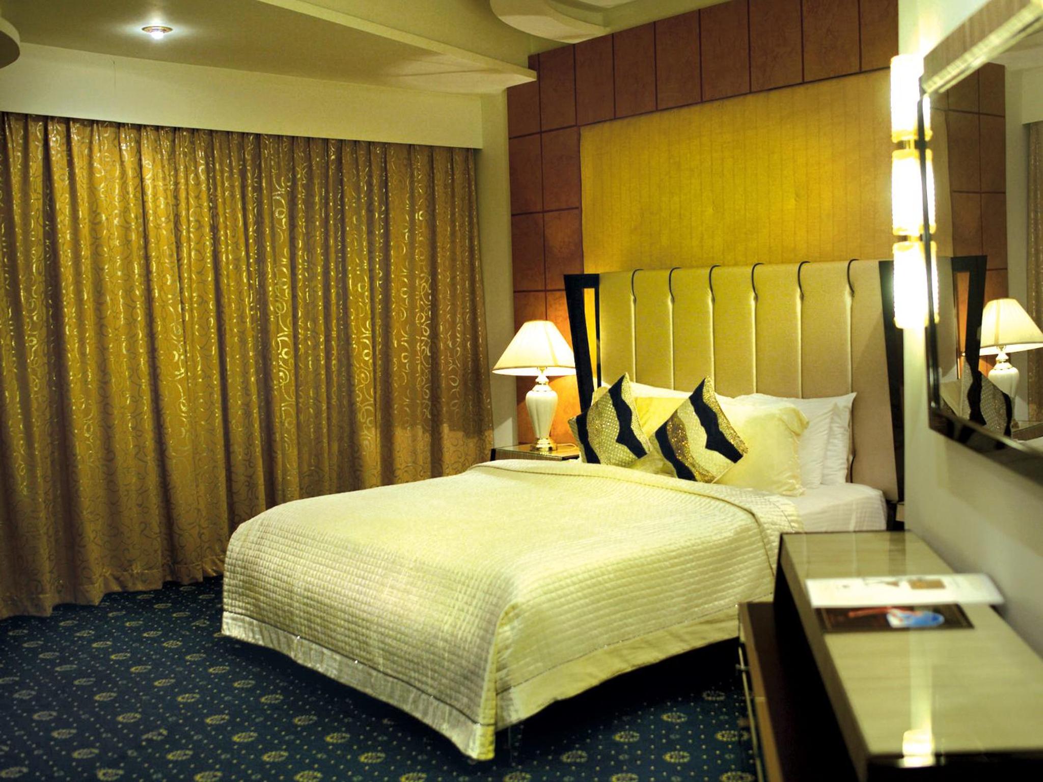 Deluxe Suite