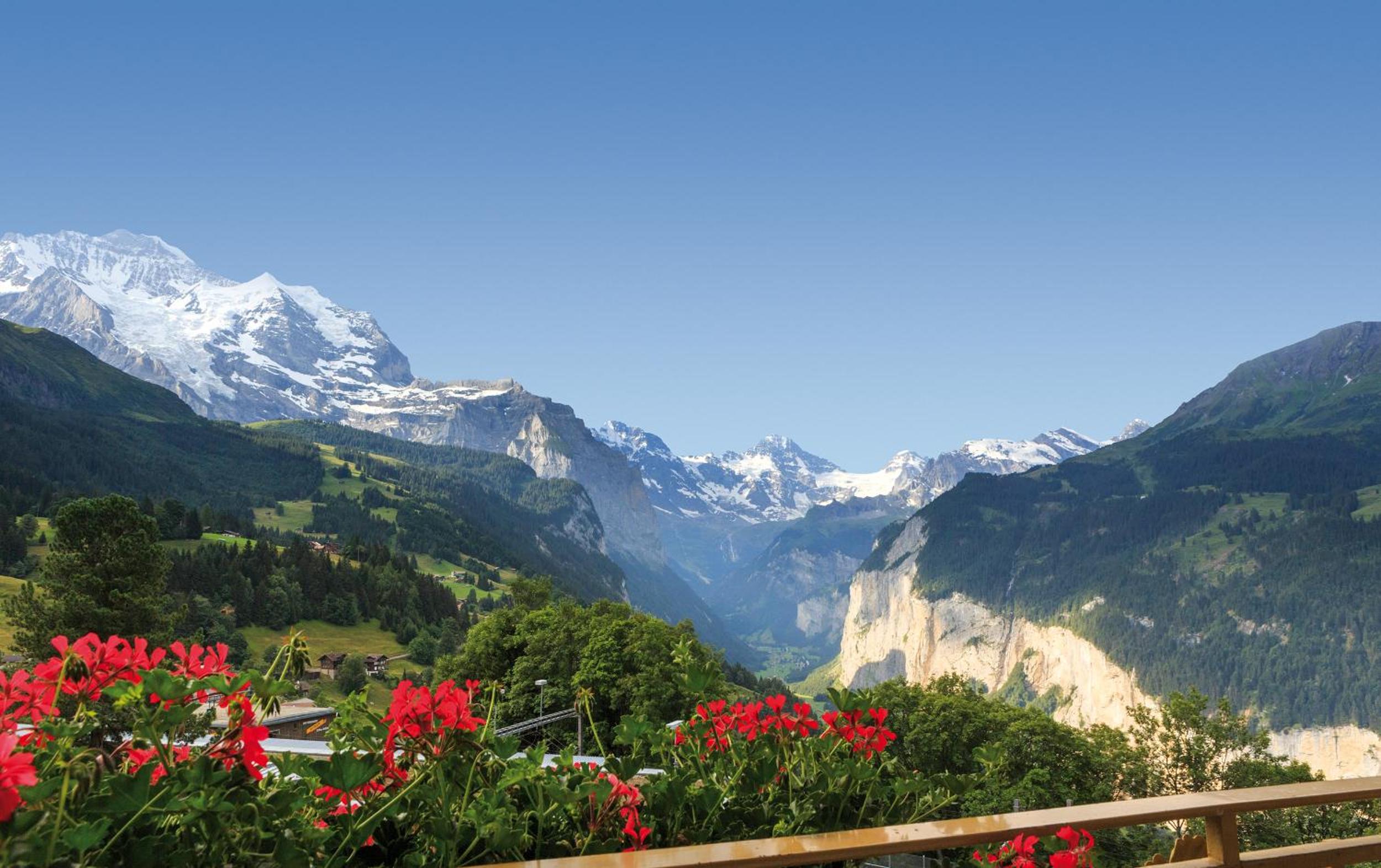 Double Room with Jungfrau view - Photo 4