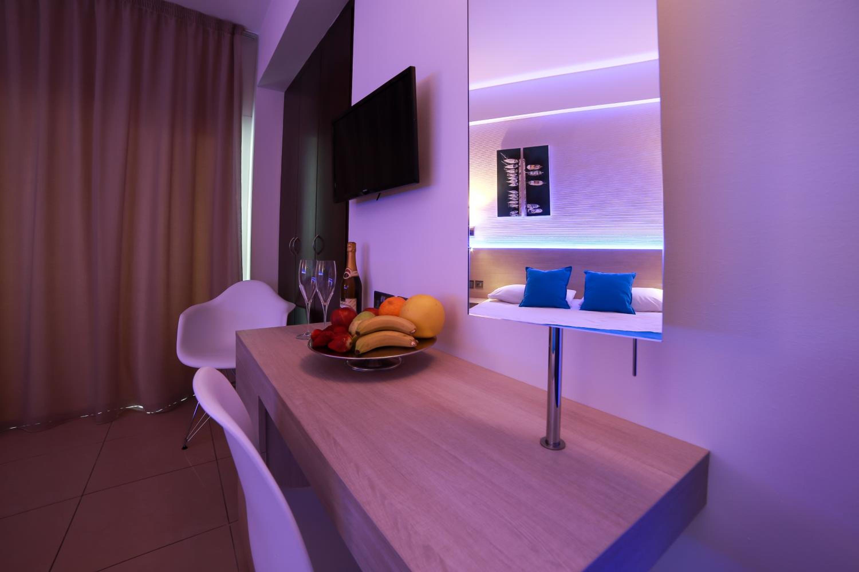Double or Twin Room with Side Sea View photo 2