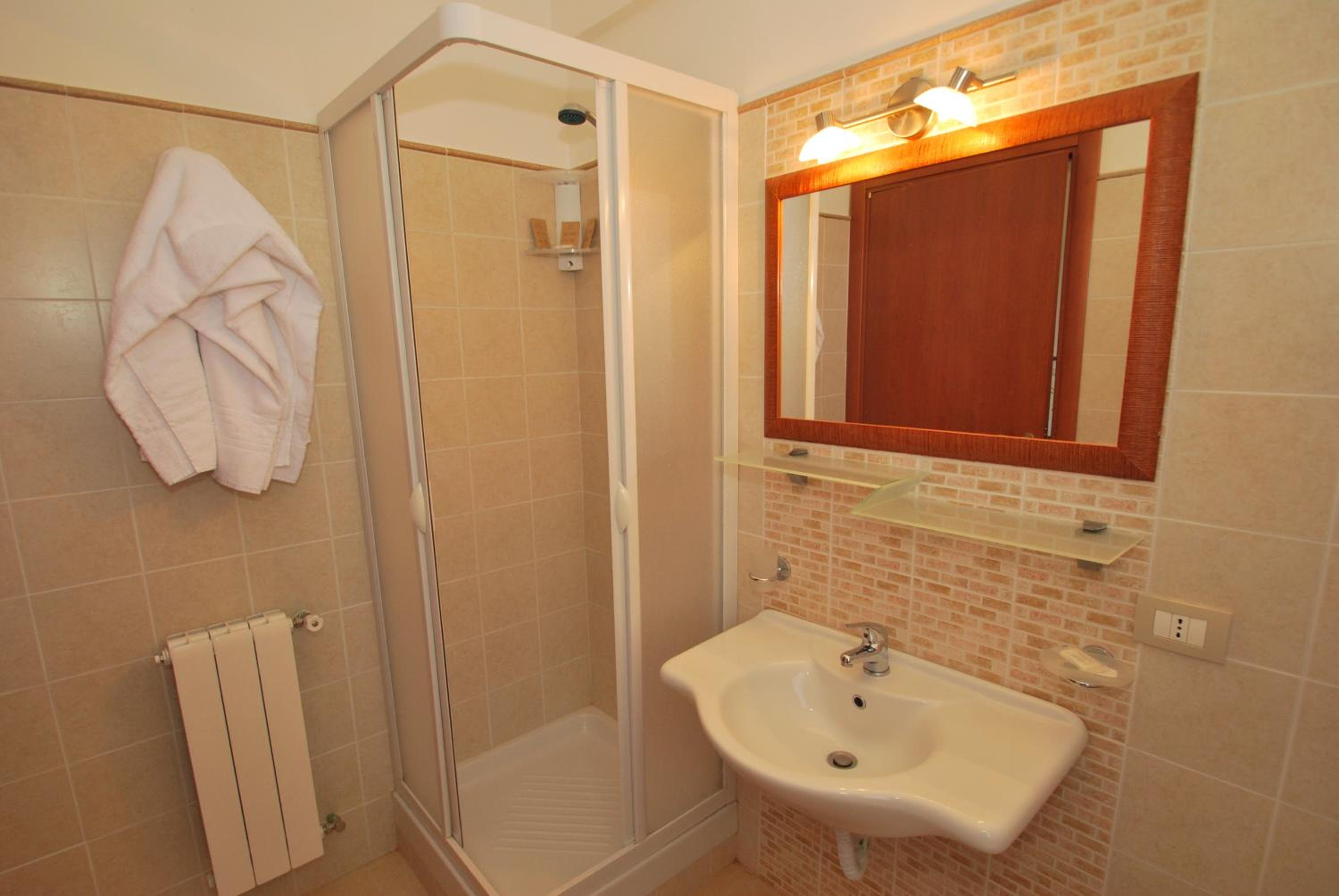 Double or Twin Room - Photo 2