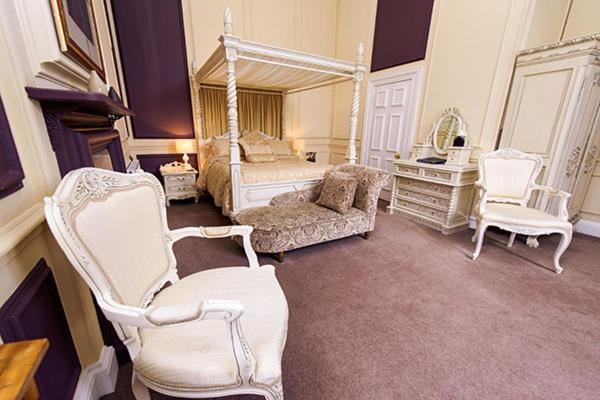Feature Room