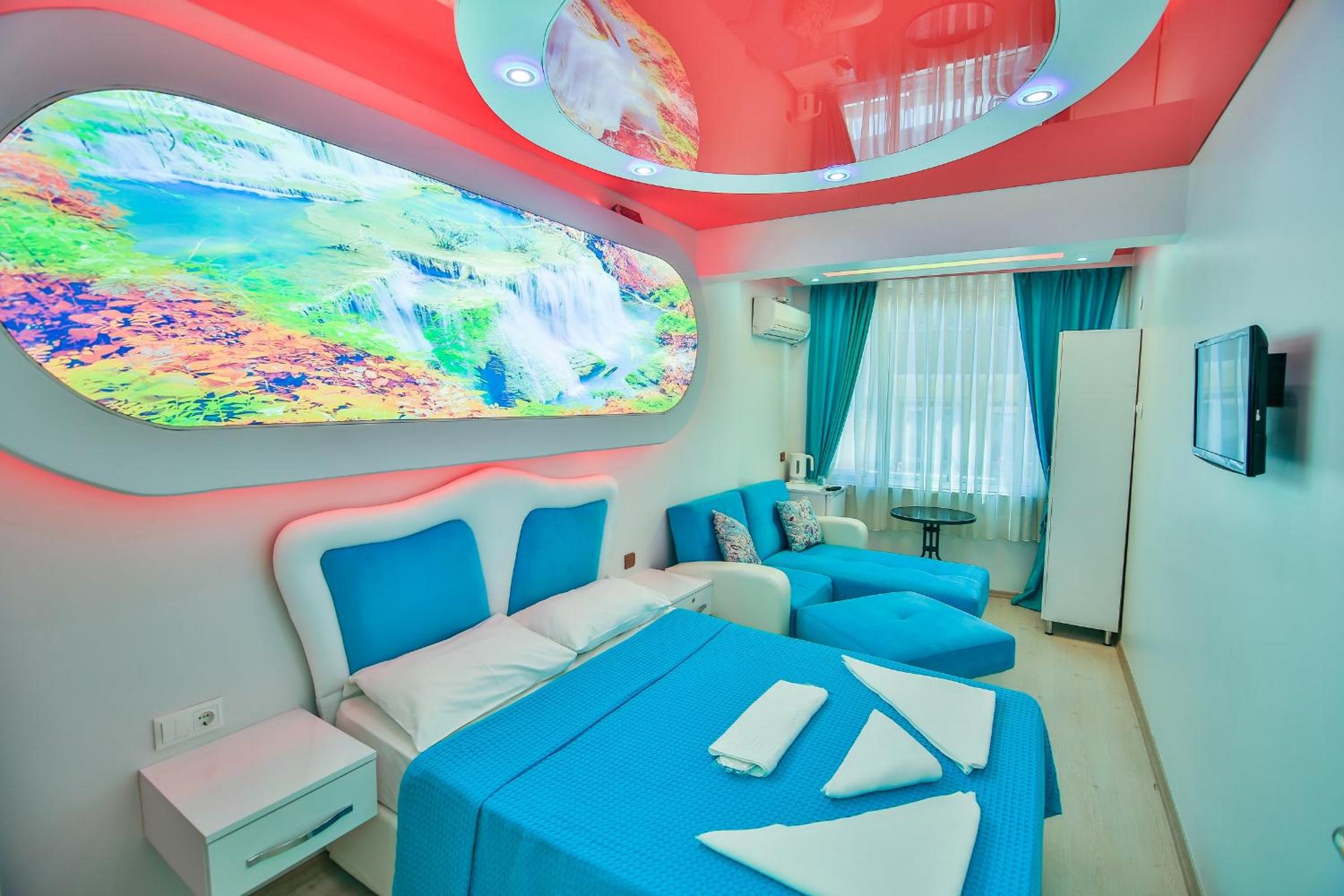 Standard Triple Room with City View - Photo 16