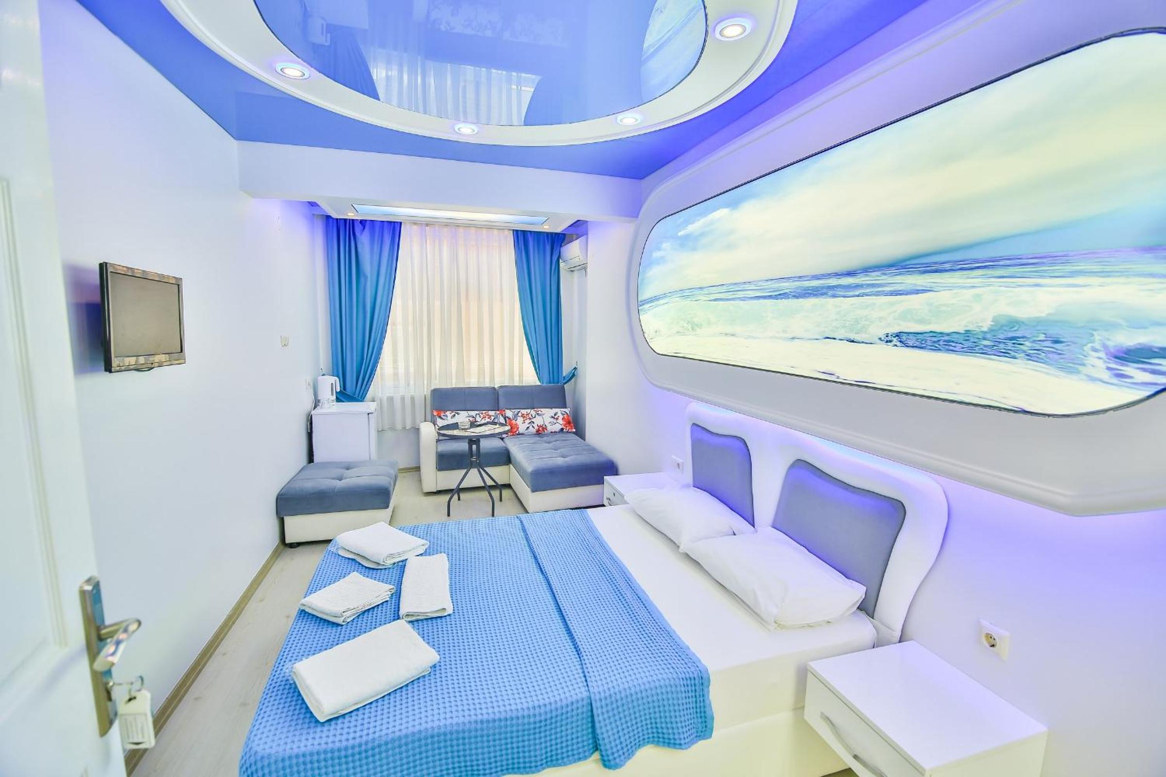 Standard Triple Room with City View - Photo 17