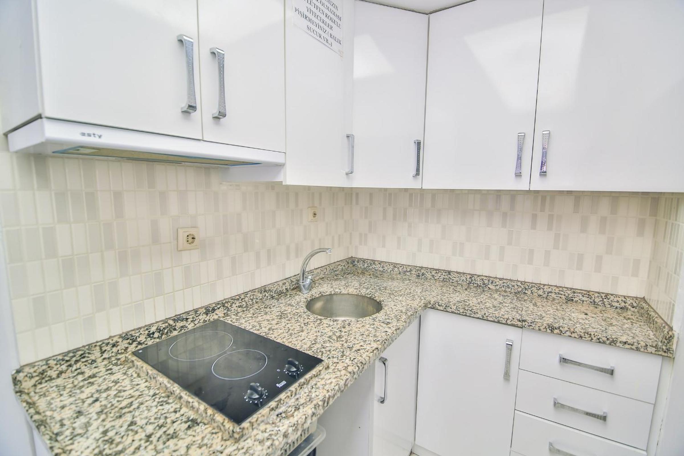 Standard Triple Room with City View - Photo 9