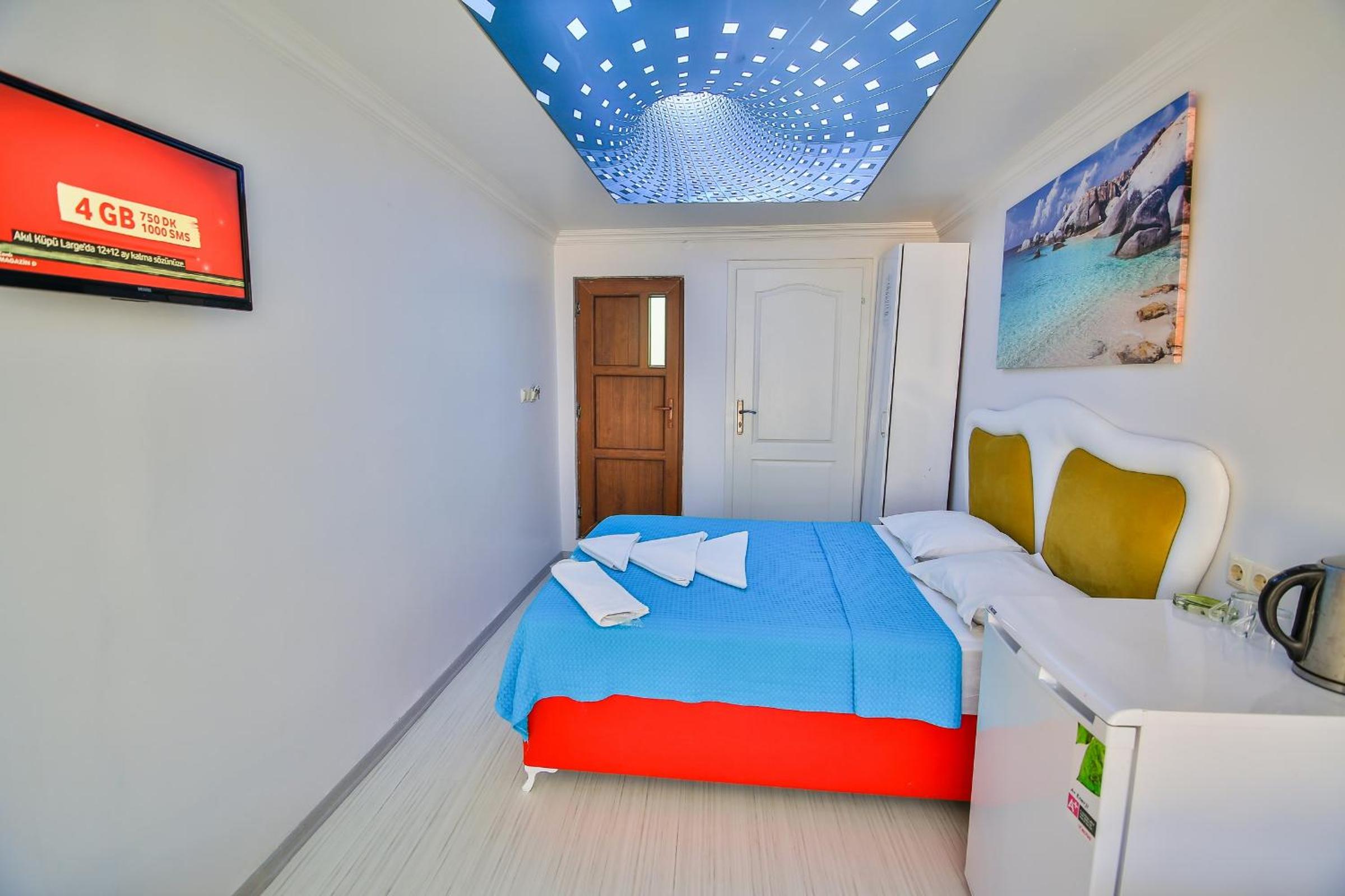 Standard Triple Room with City View - Photo 14