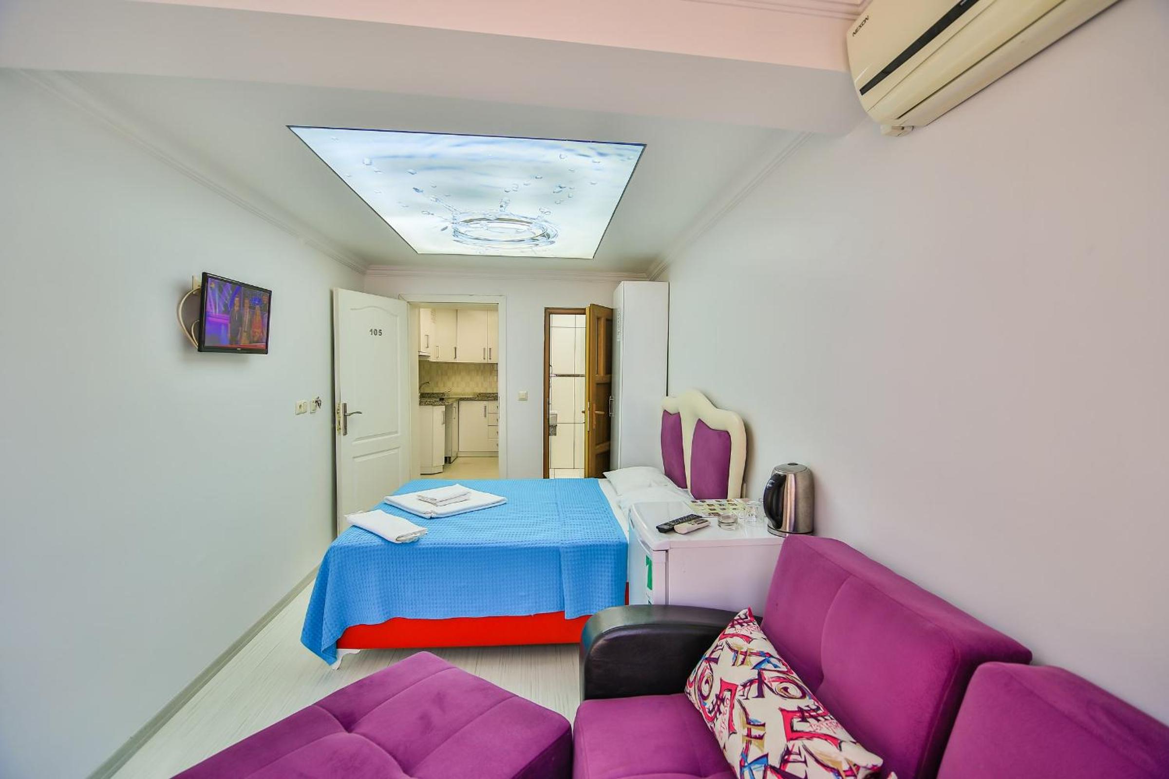Standard Triple Room with City View - Photo 11