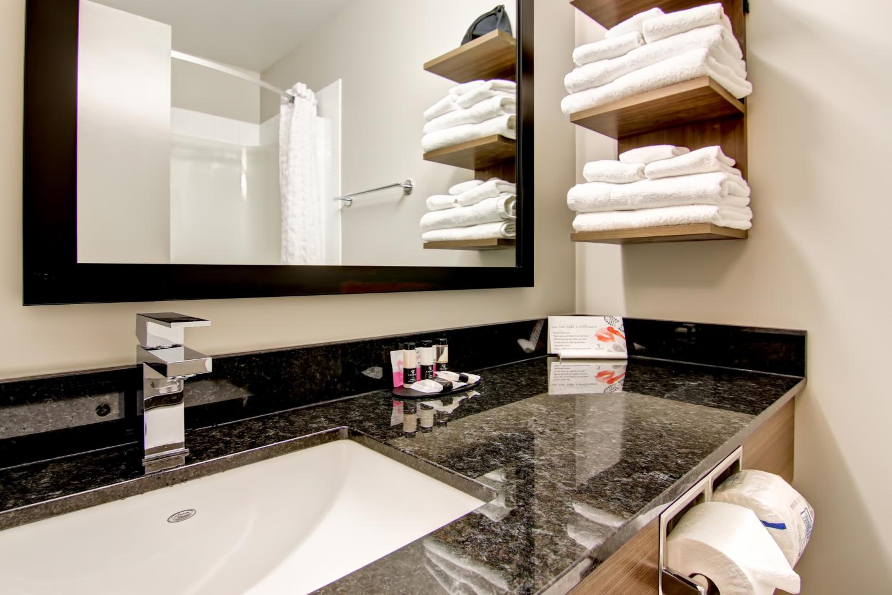 Deluxe King Room photo 2