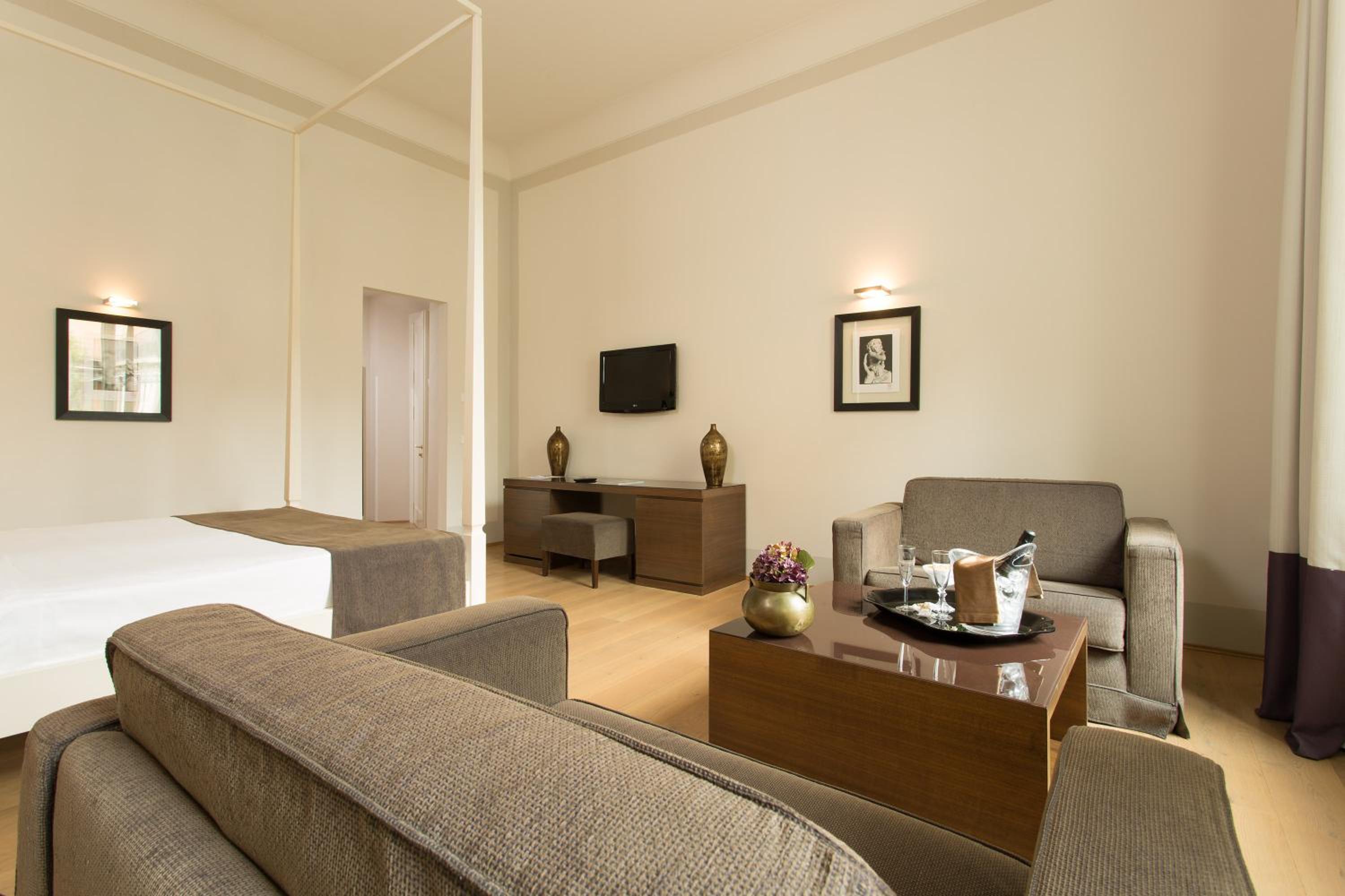 Junior Suite with Garden View photo 3