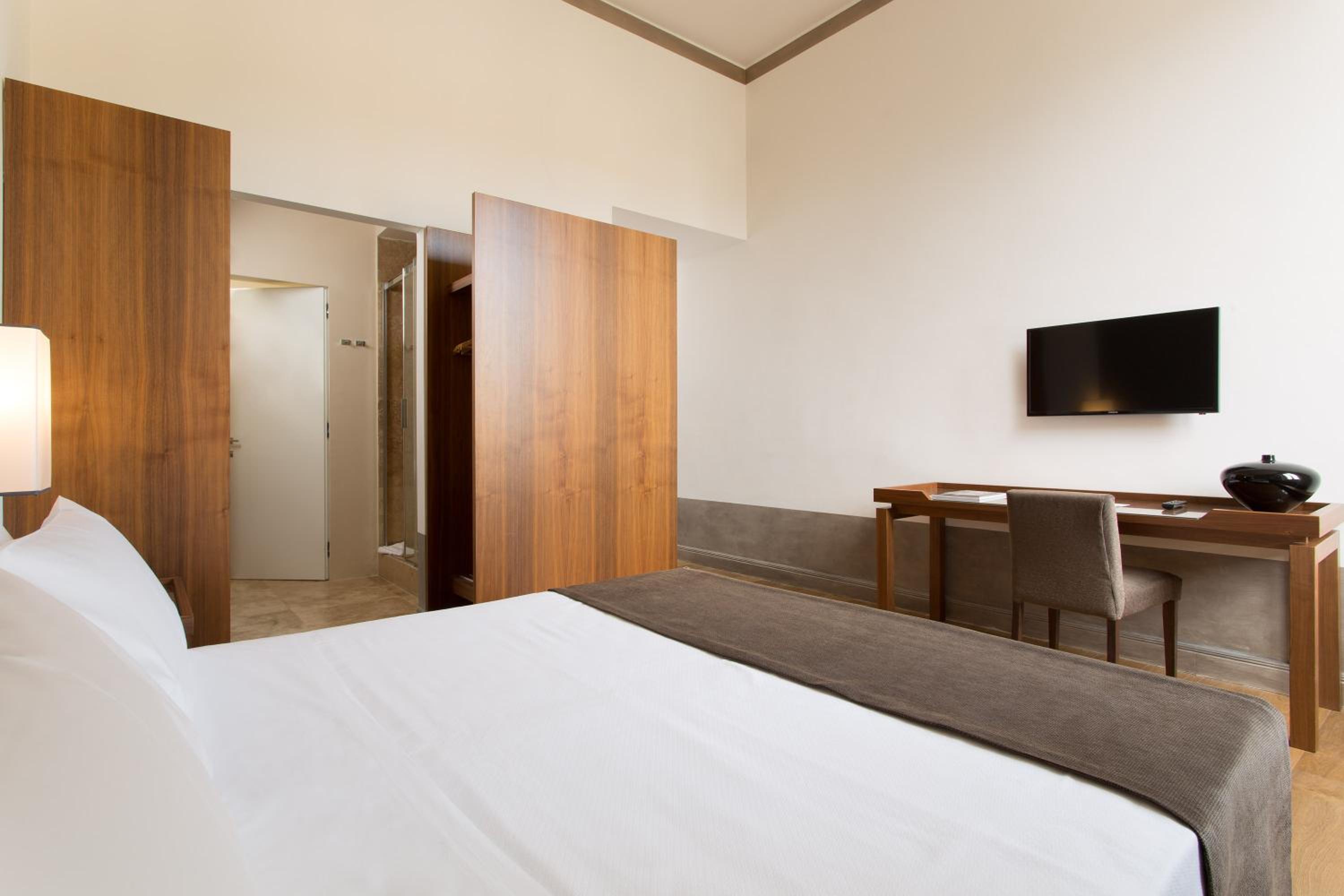 Deluxe Double Room with Garden View photo 3