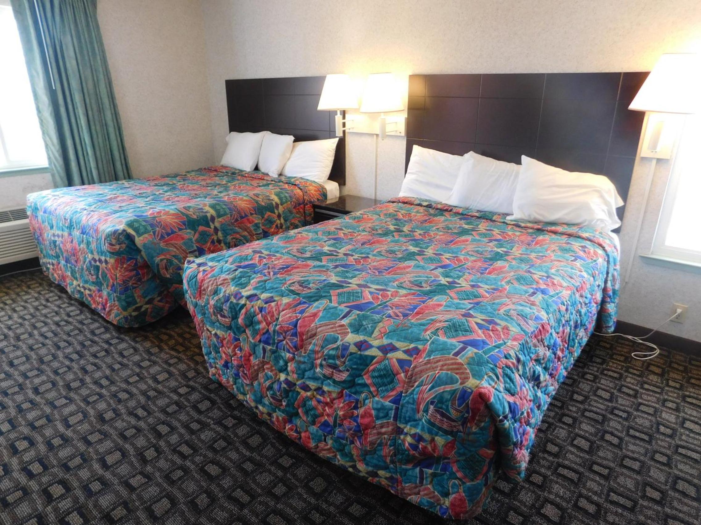 Queen Room with Two Queen Beds photo 1