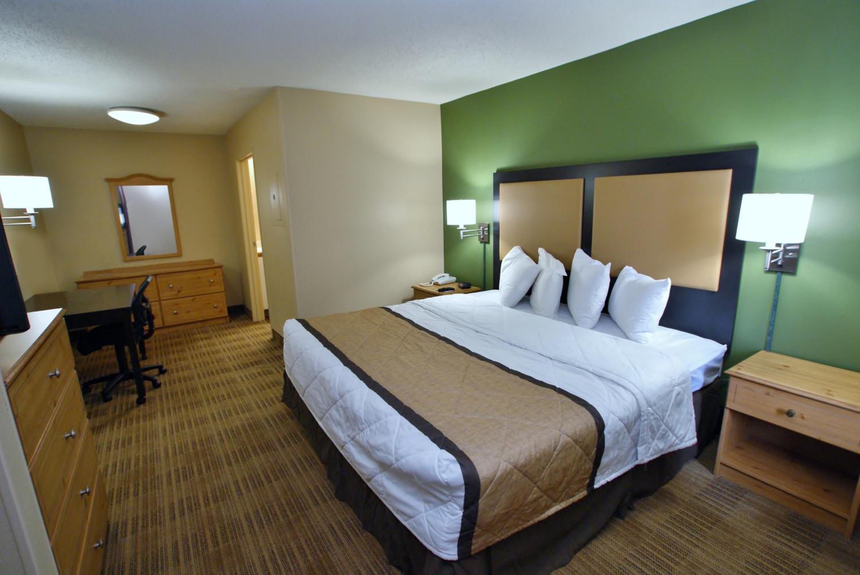 One Bedroom Suite - Non-Smoking - Photo 6