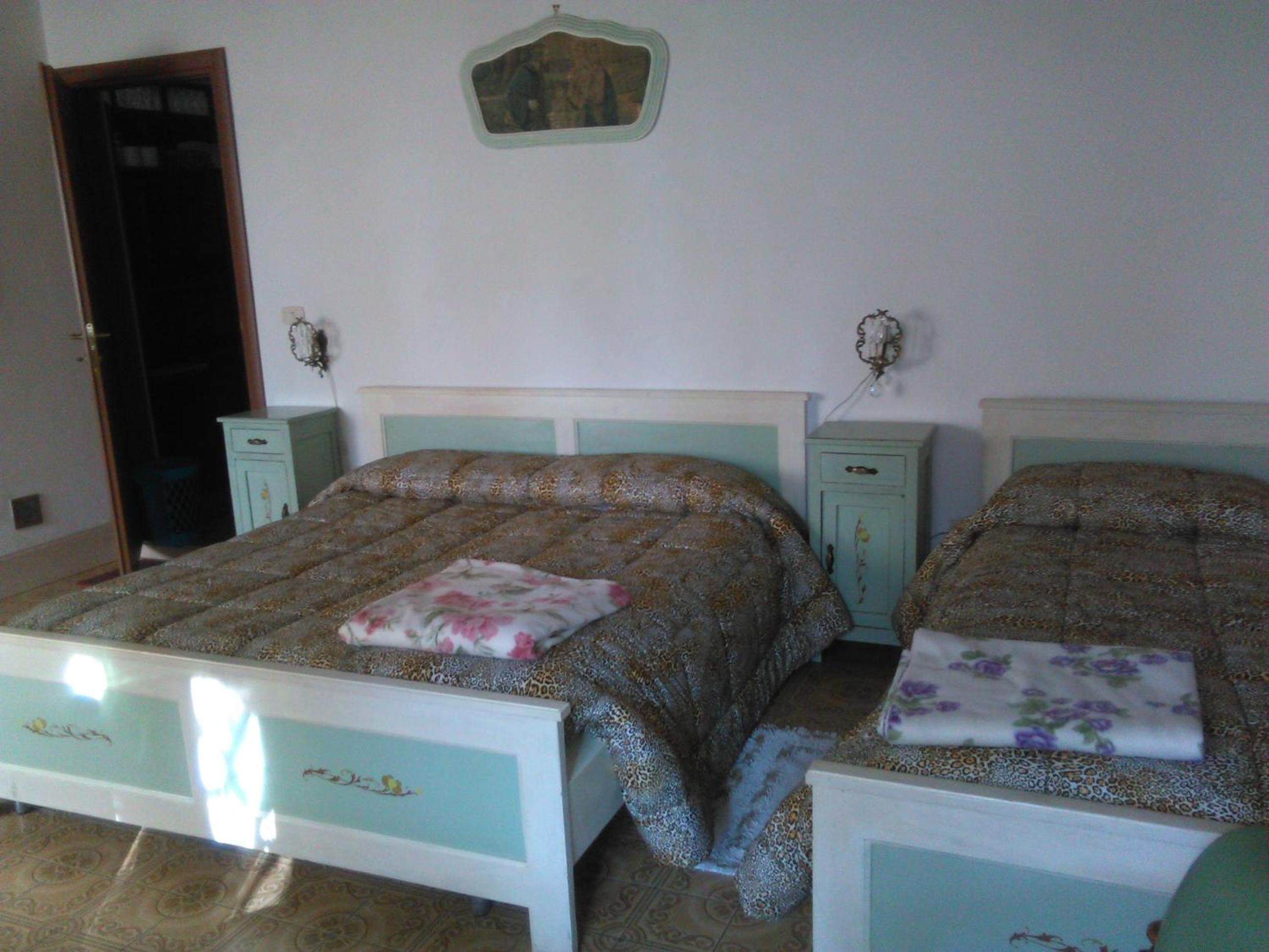 Deluxe Room (2 Adults + 1 Child) - Photo 3