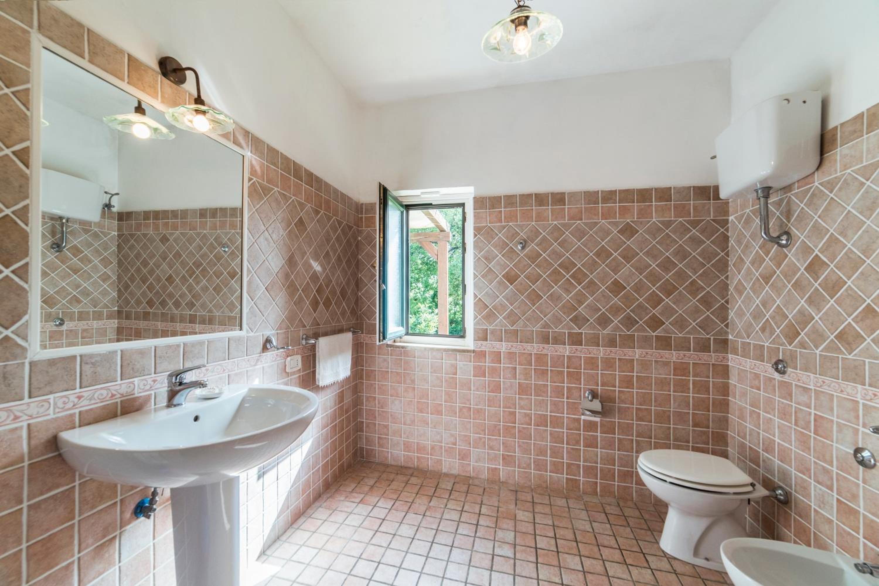 Double Room with Private Bathroom - Photo 5