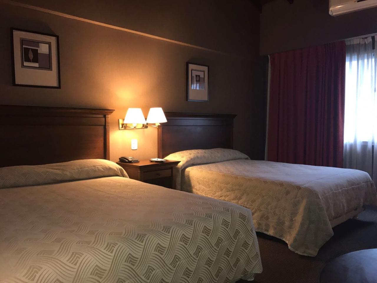 Queen Room with Two Queen Beds photo 2