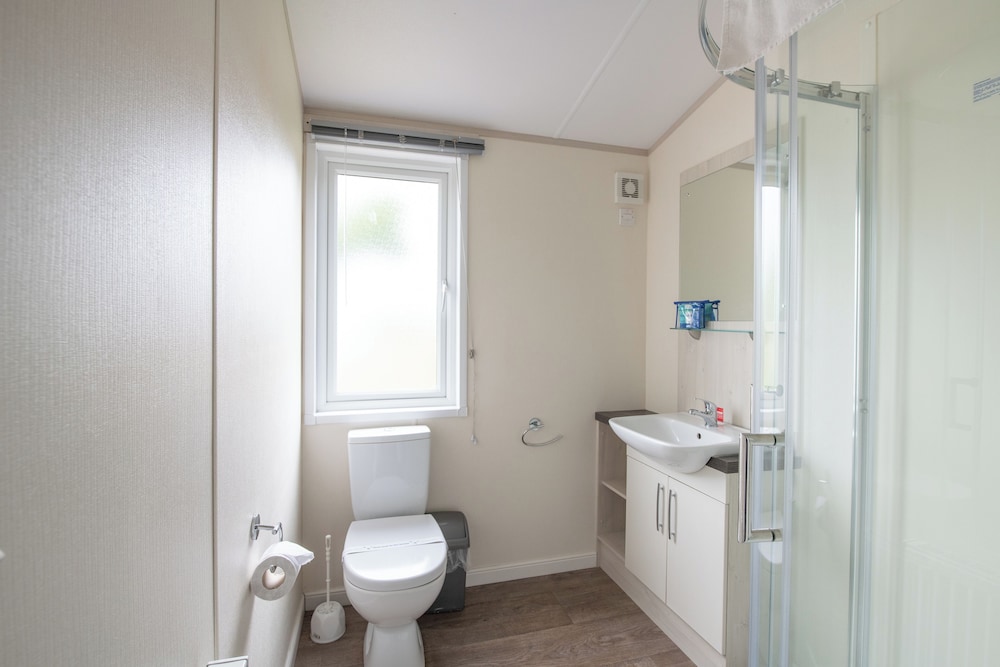 Exc Lakeside 8 Berth Lodge HT Pet Free photo 2