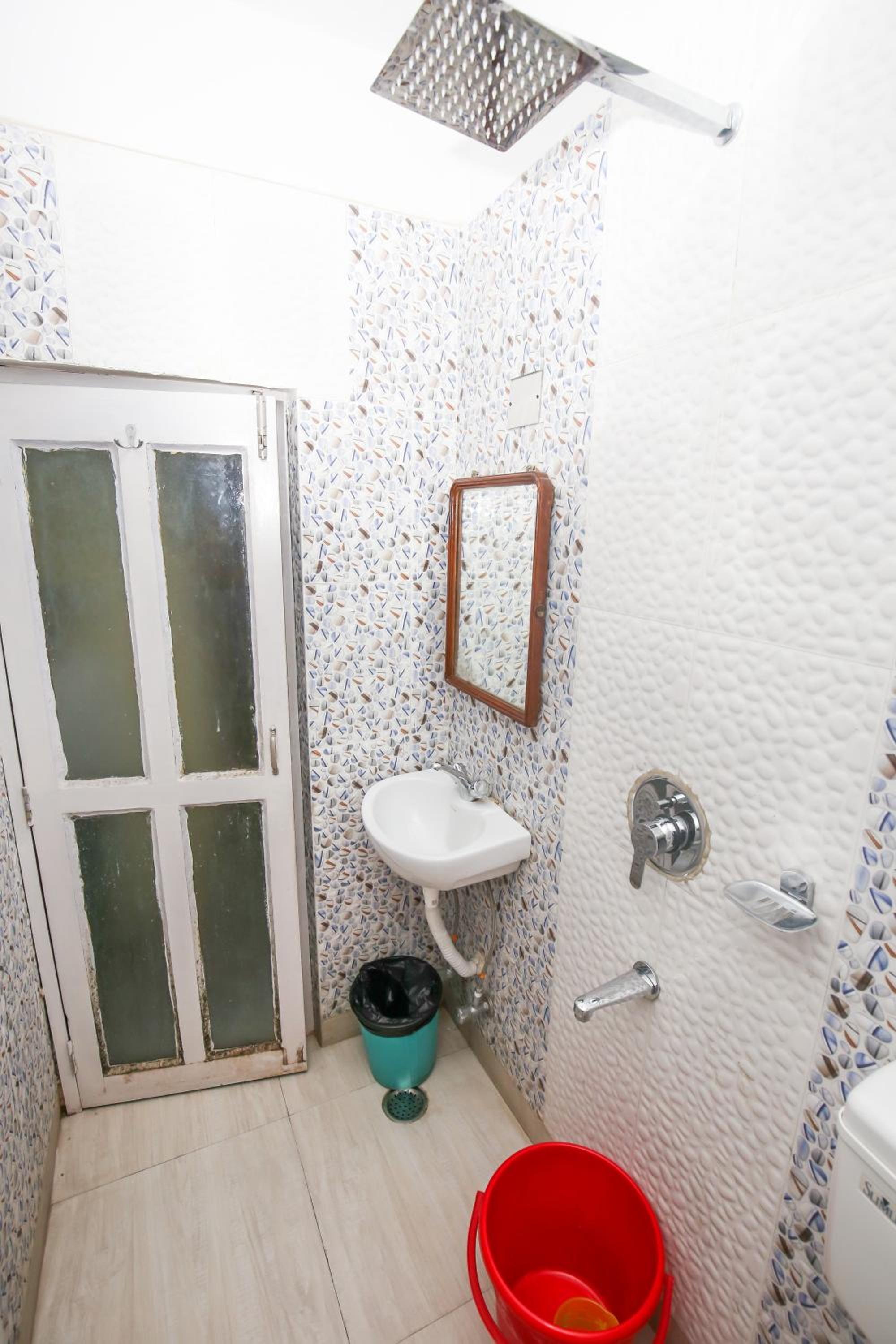 Budget Double Room - Photo 8
