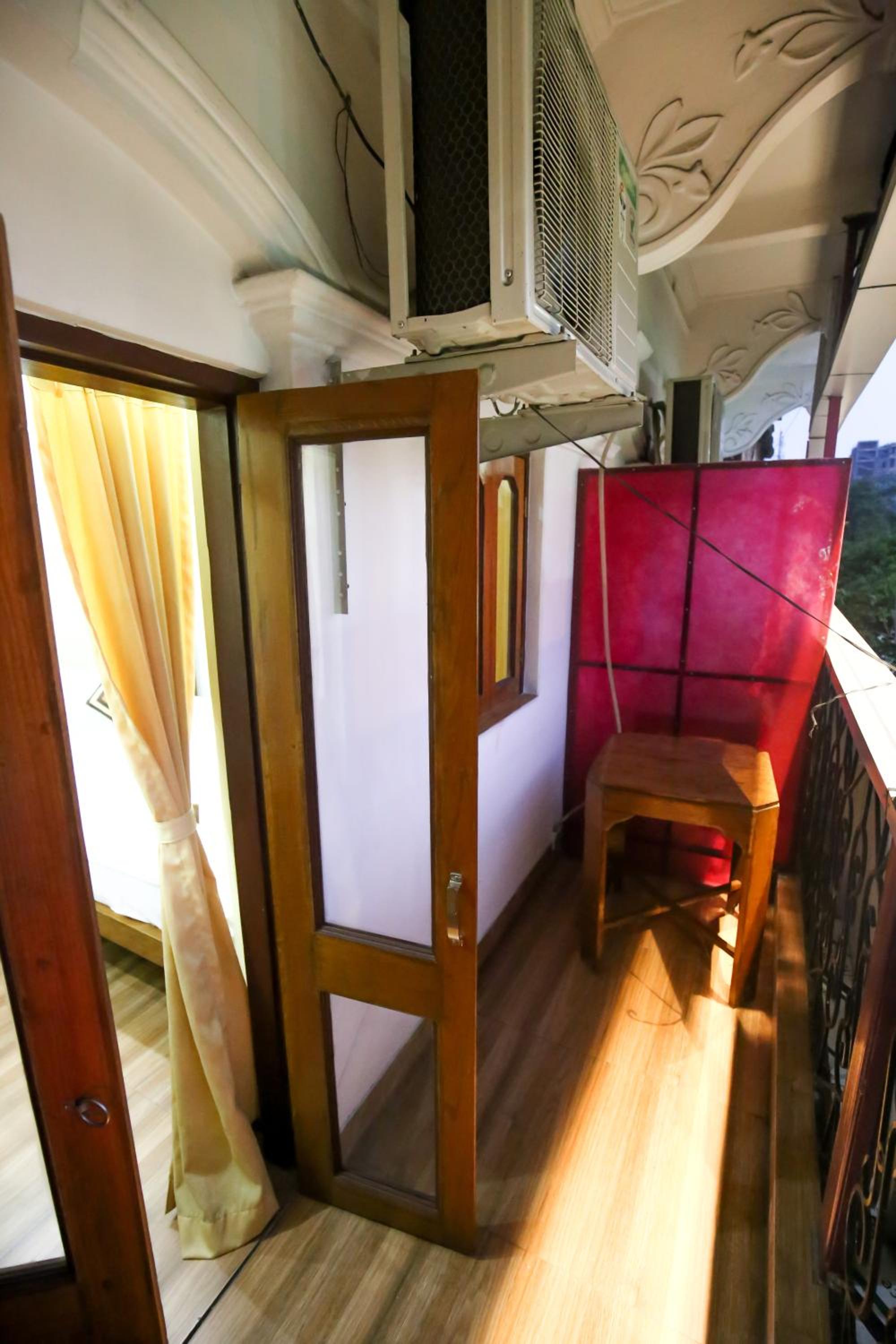 Budget Double Room - Photo 9