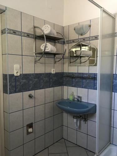 One-Bedroom Apartment - Photo 3