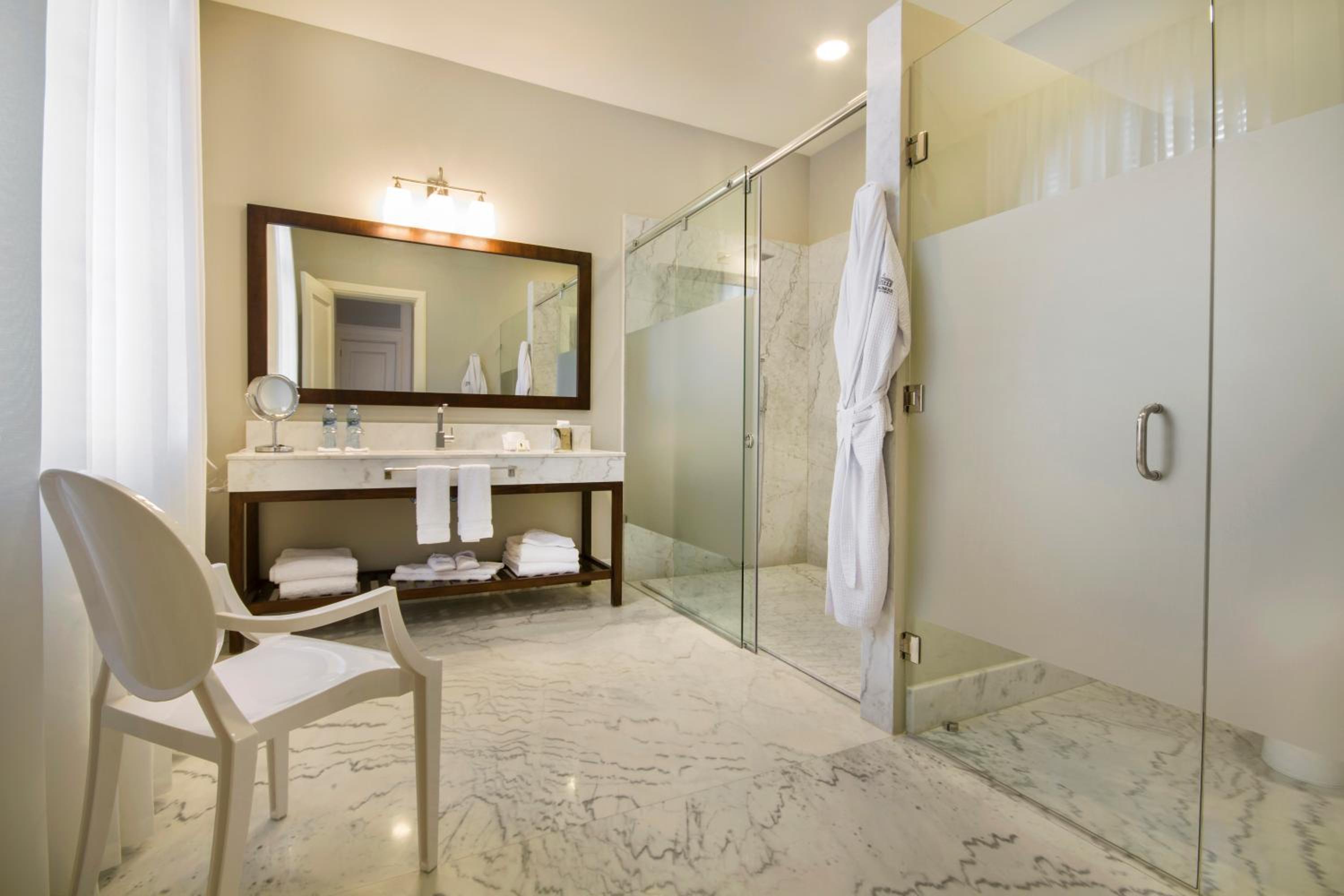 Deluxe Suite photo 3