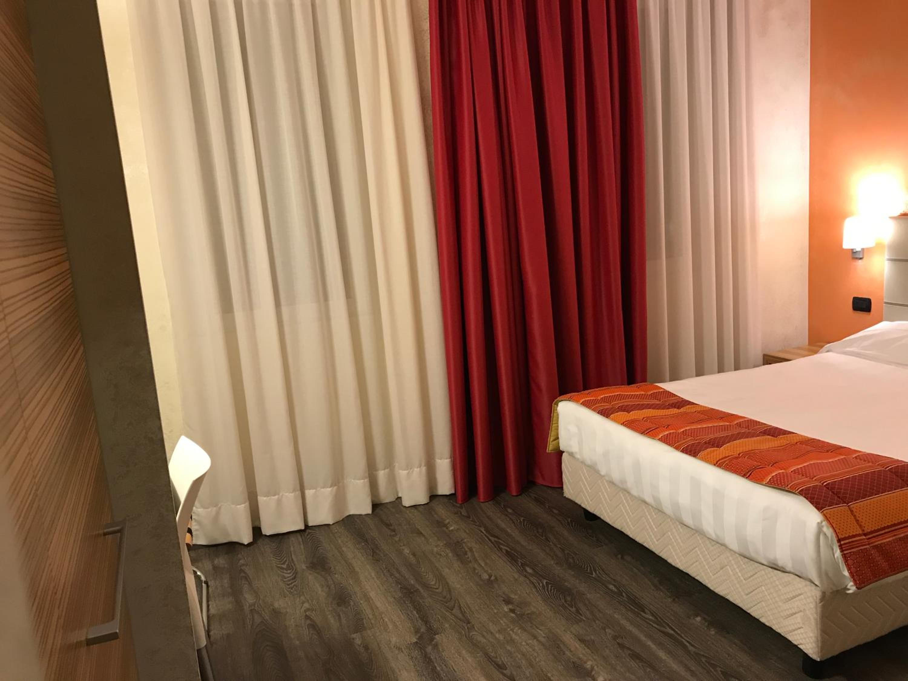 Standard Double Room - Photo 7