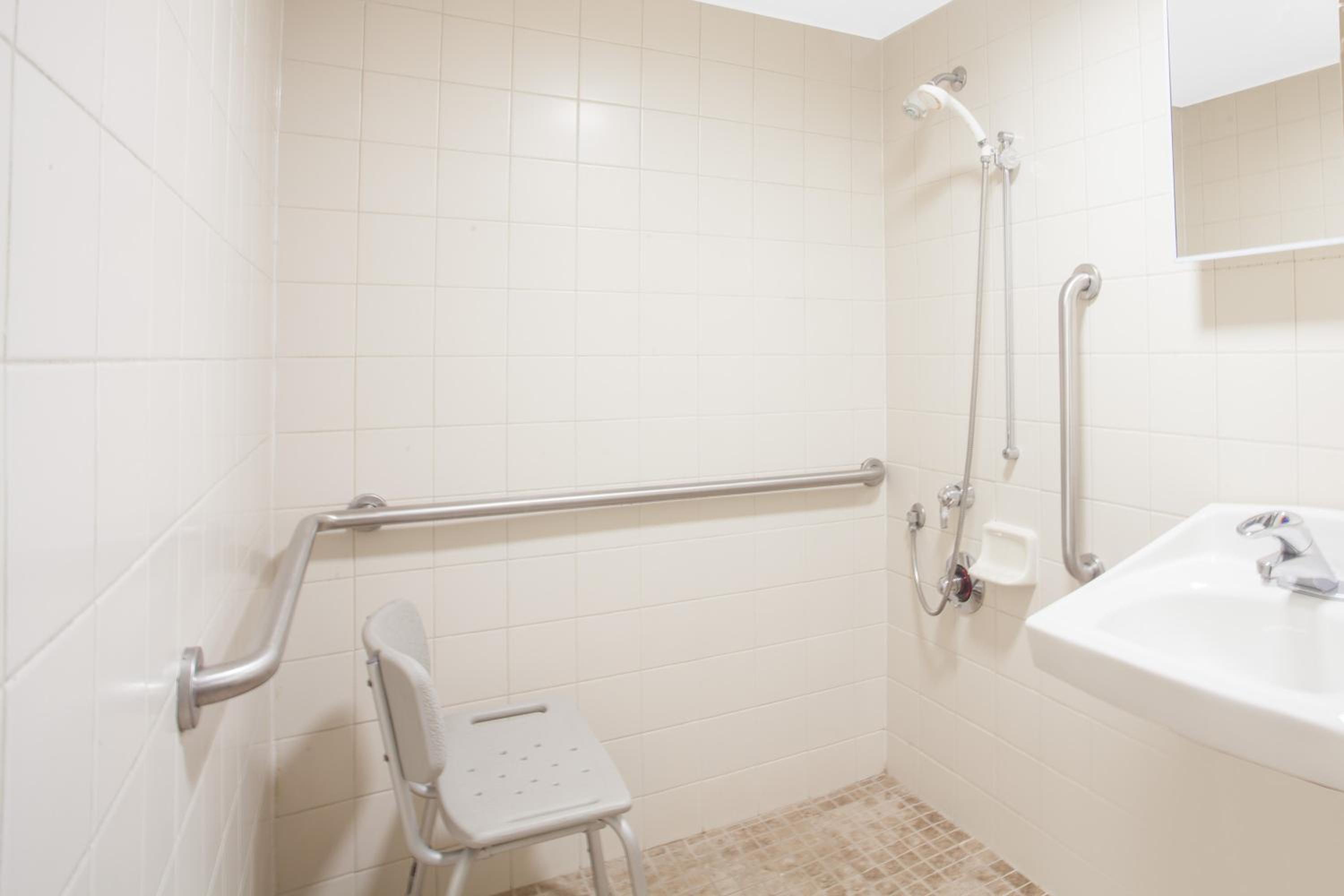 King Room - Mobility Accessible/Non-Smoking - Photo 4