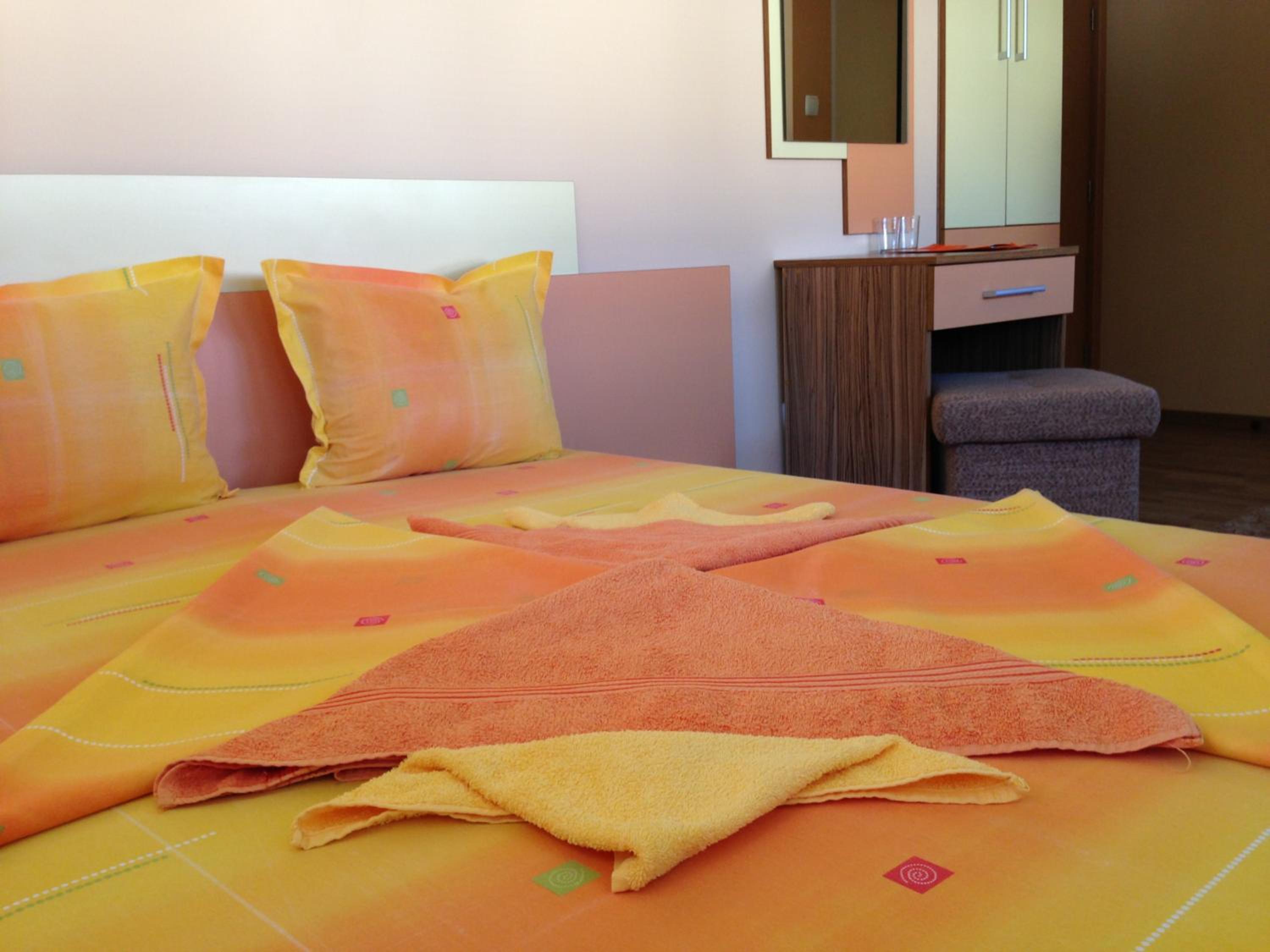 Deluxe Double Room (2 Adults + 1 Child)