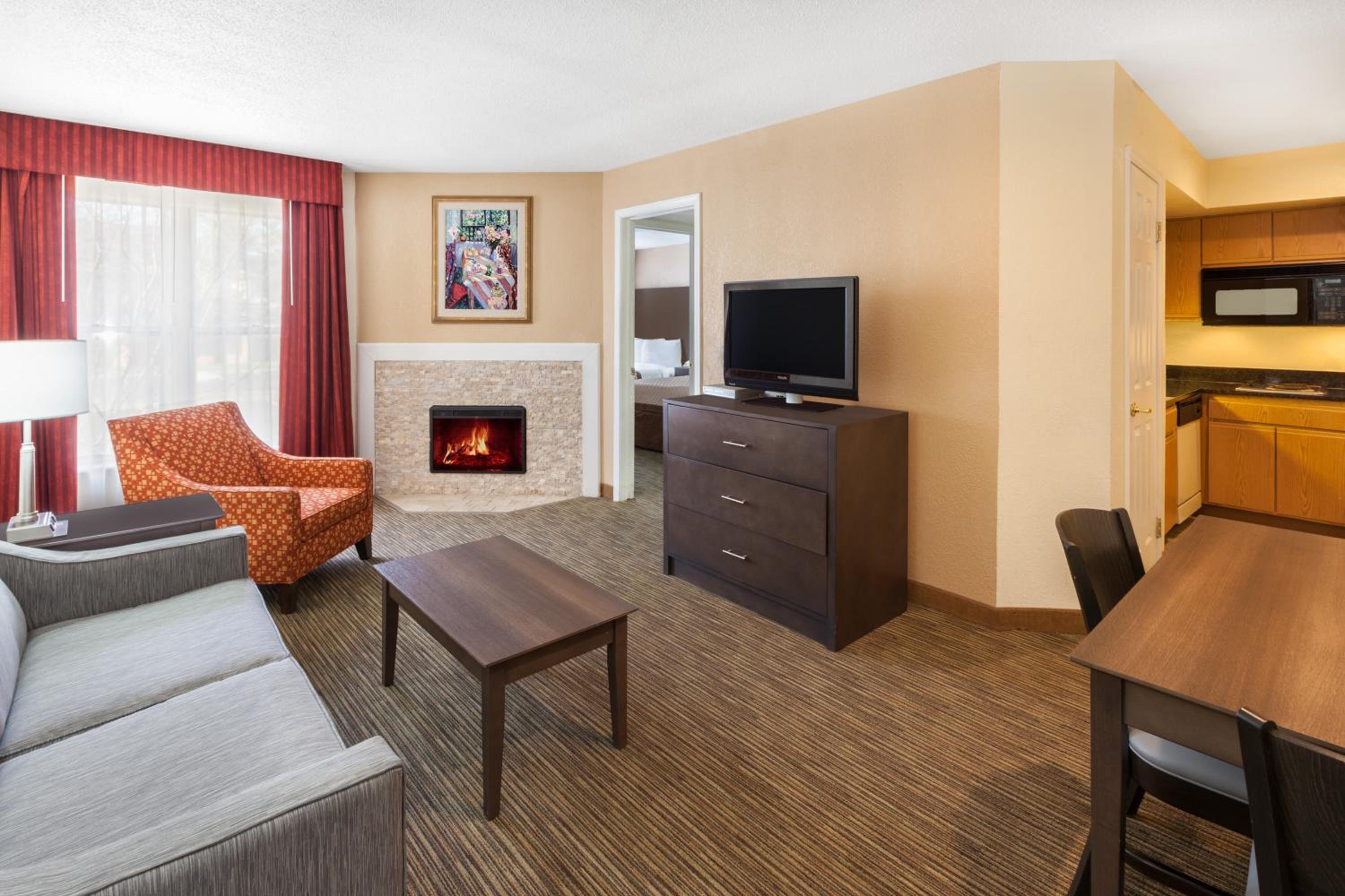 One-Bedroom Suite with Two Double Beds - Non-Smoking photo 3