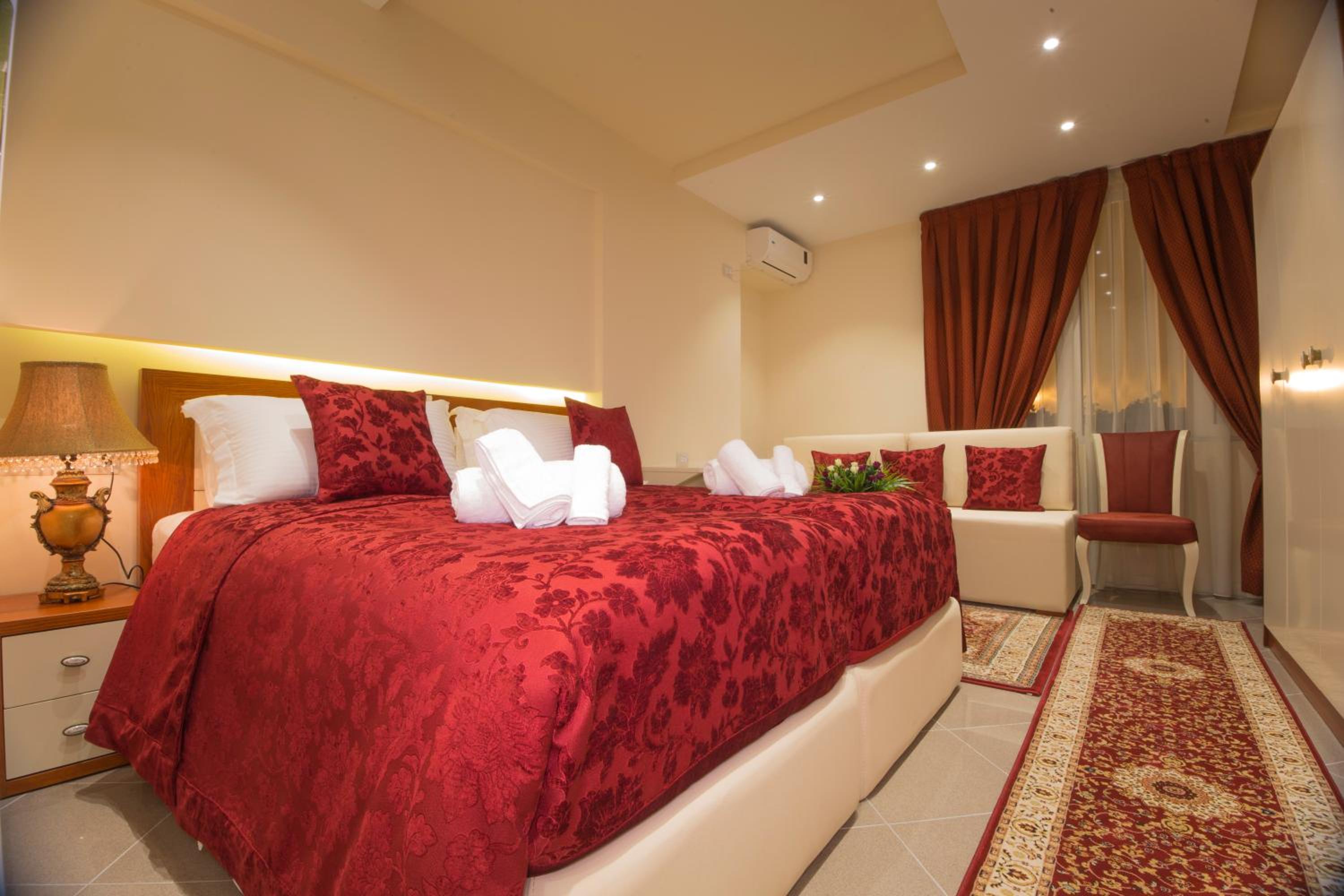 Deluxe King Suite