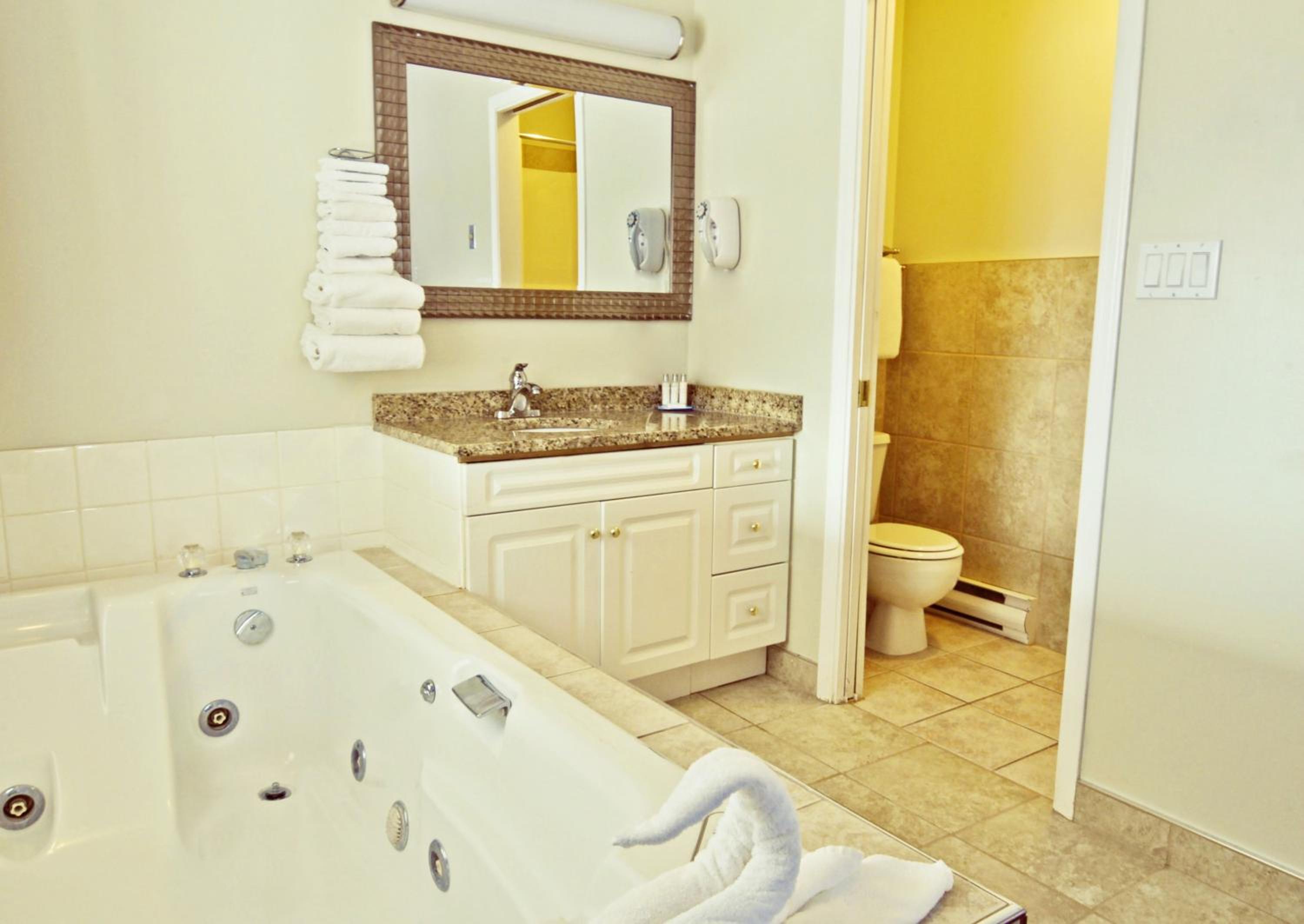 Studio Suite - One King Bed - Non-Smoking - Photo 4
