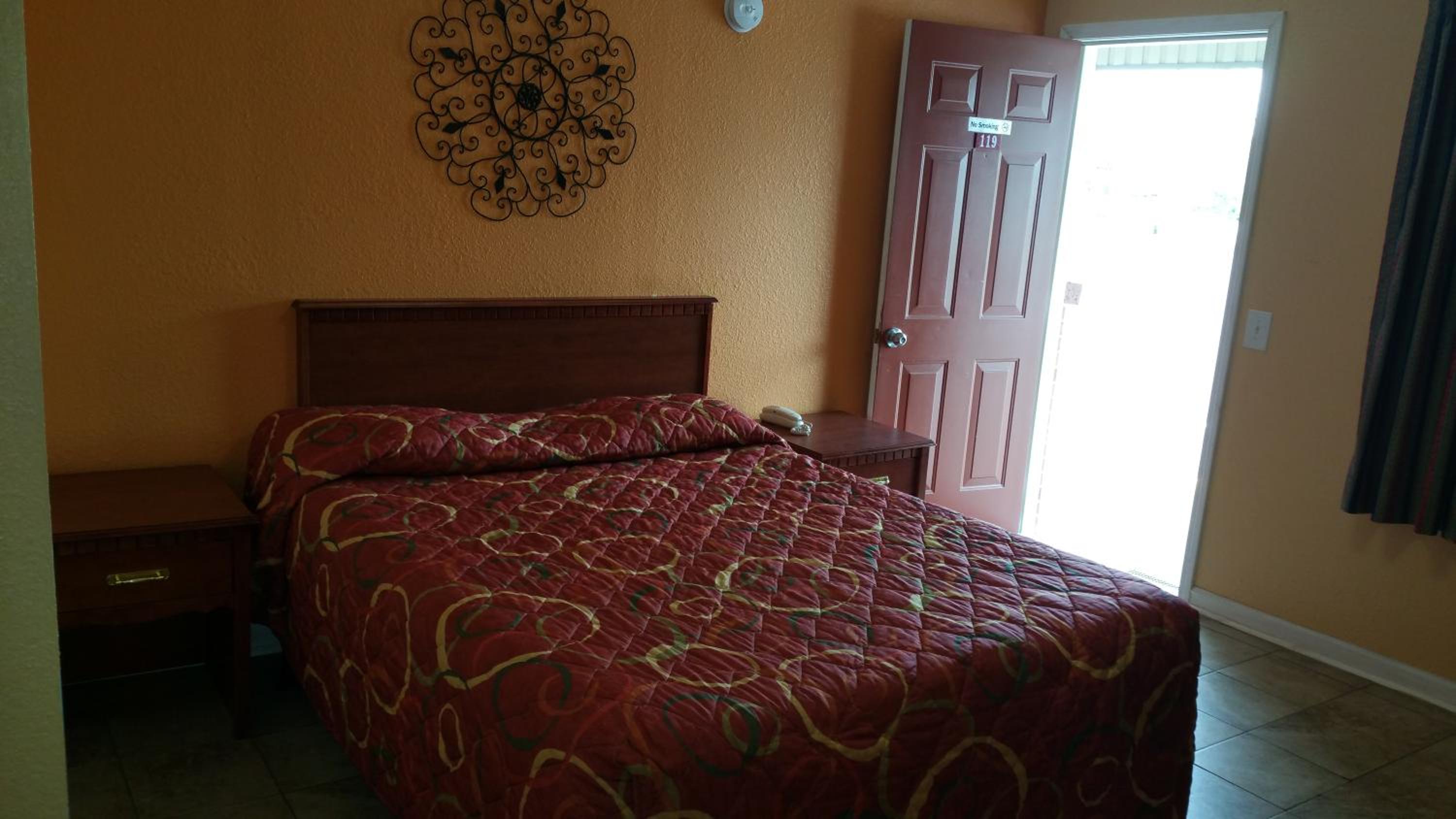 Queen Room - Photo 1