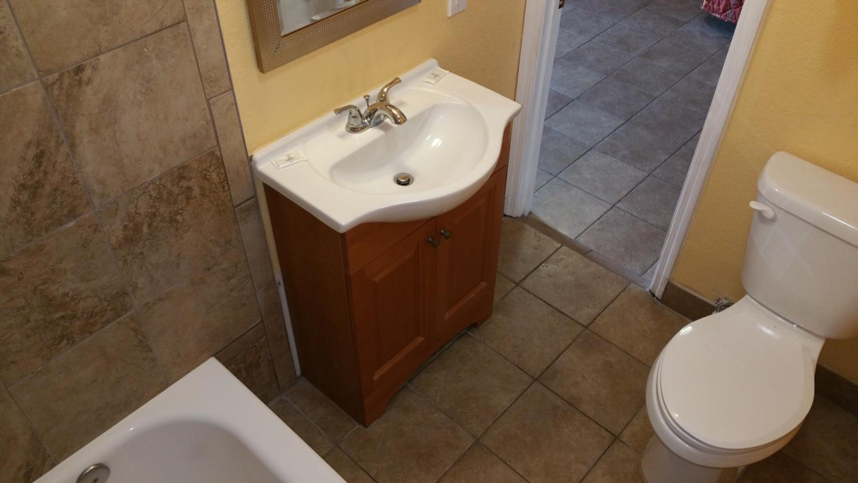 Double Room - Photo 12
