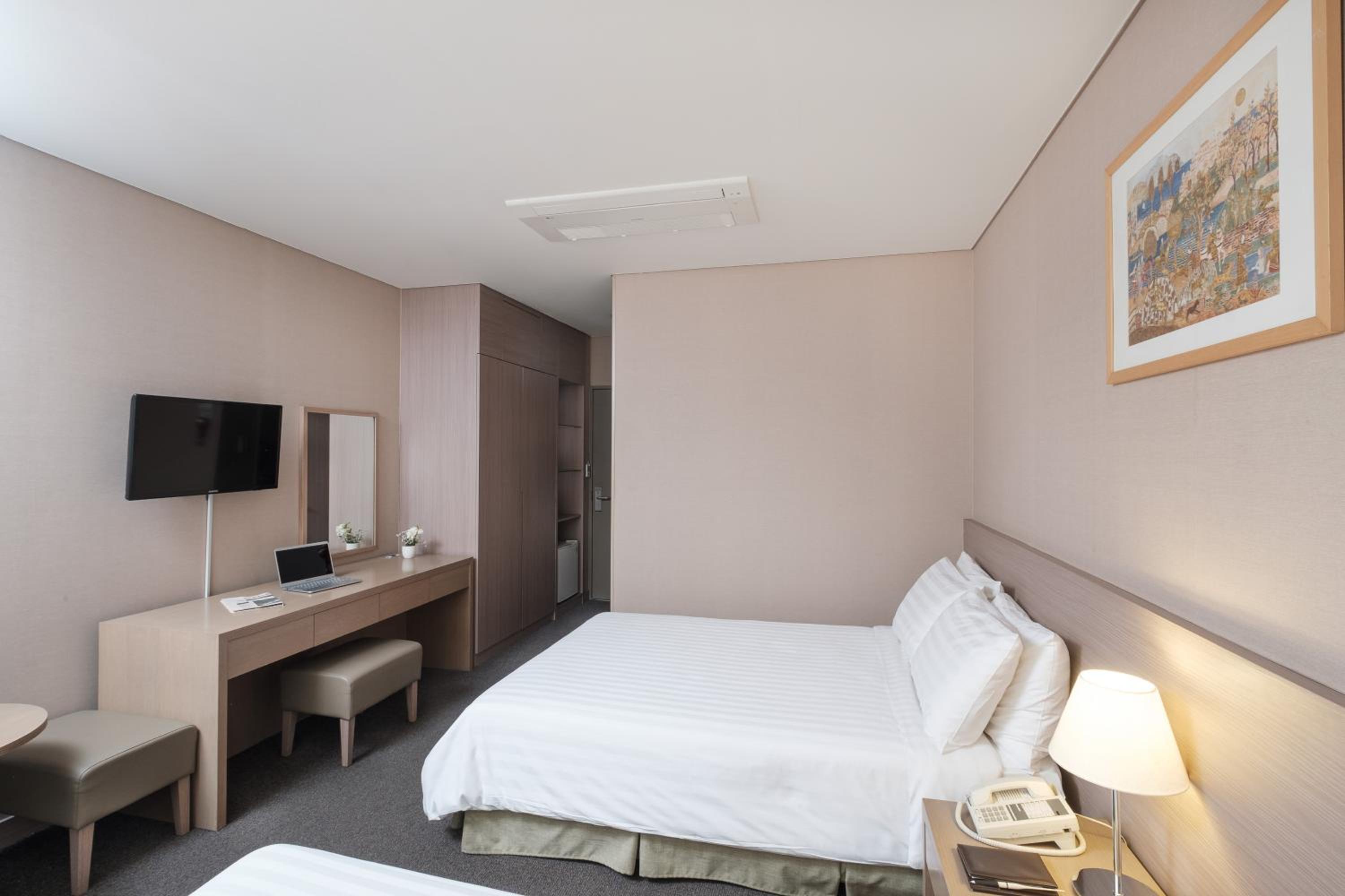 Deluxe Twin Room - Photo 6