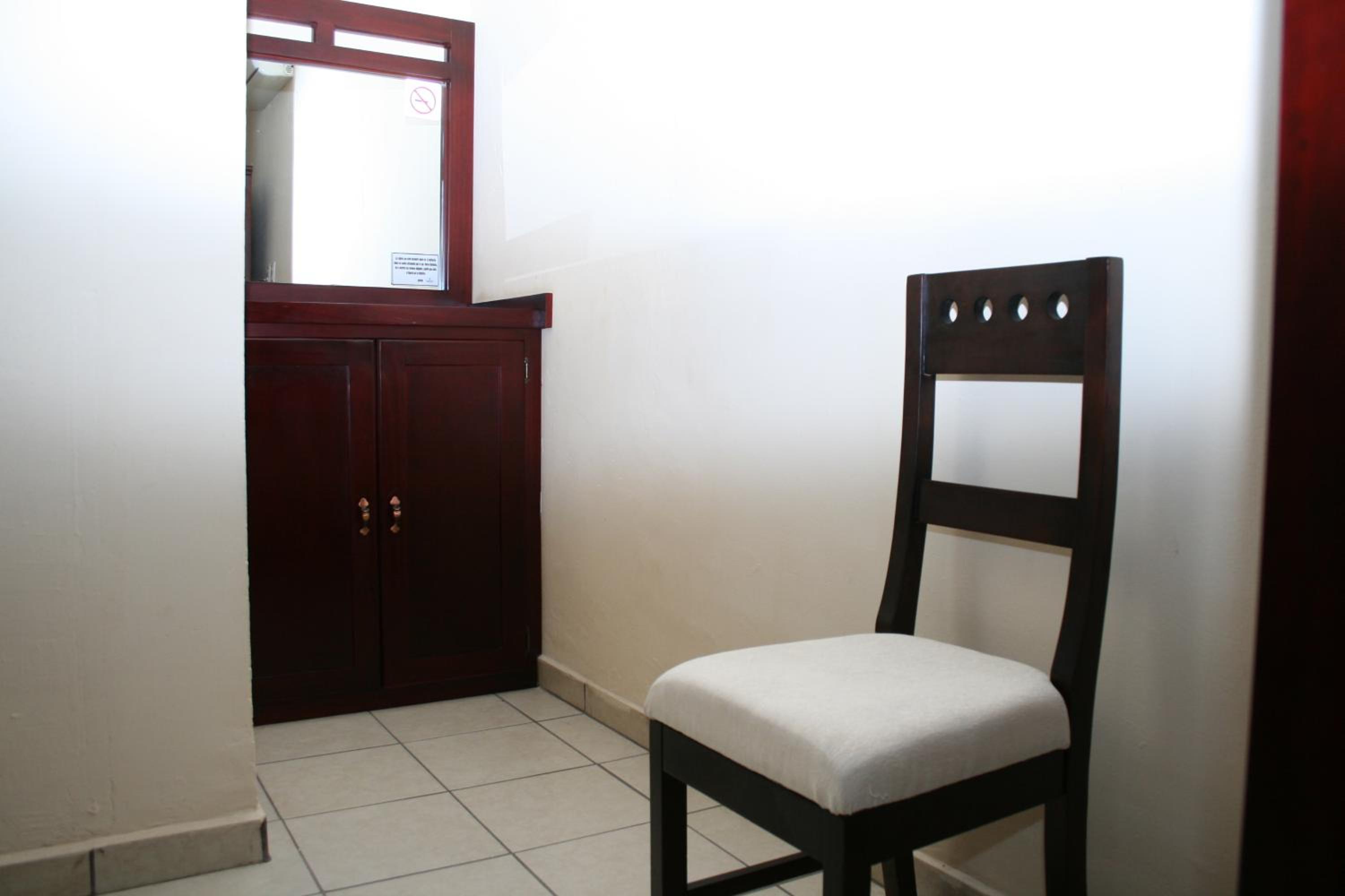 Superior King Room - Photo 7