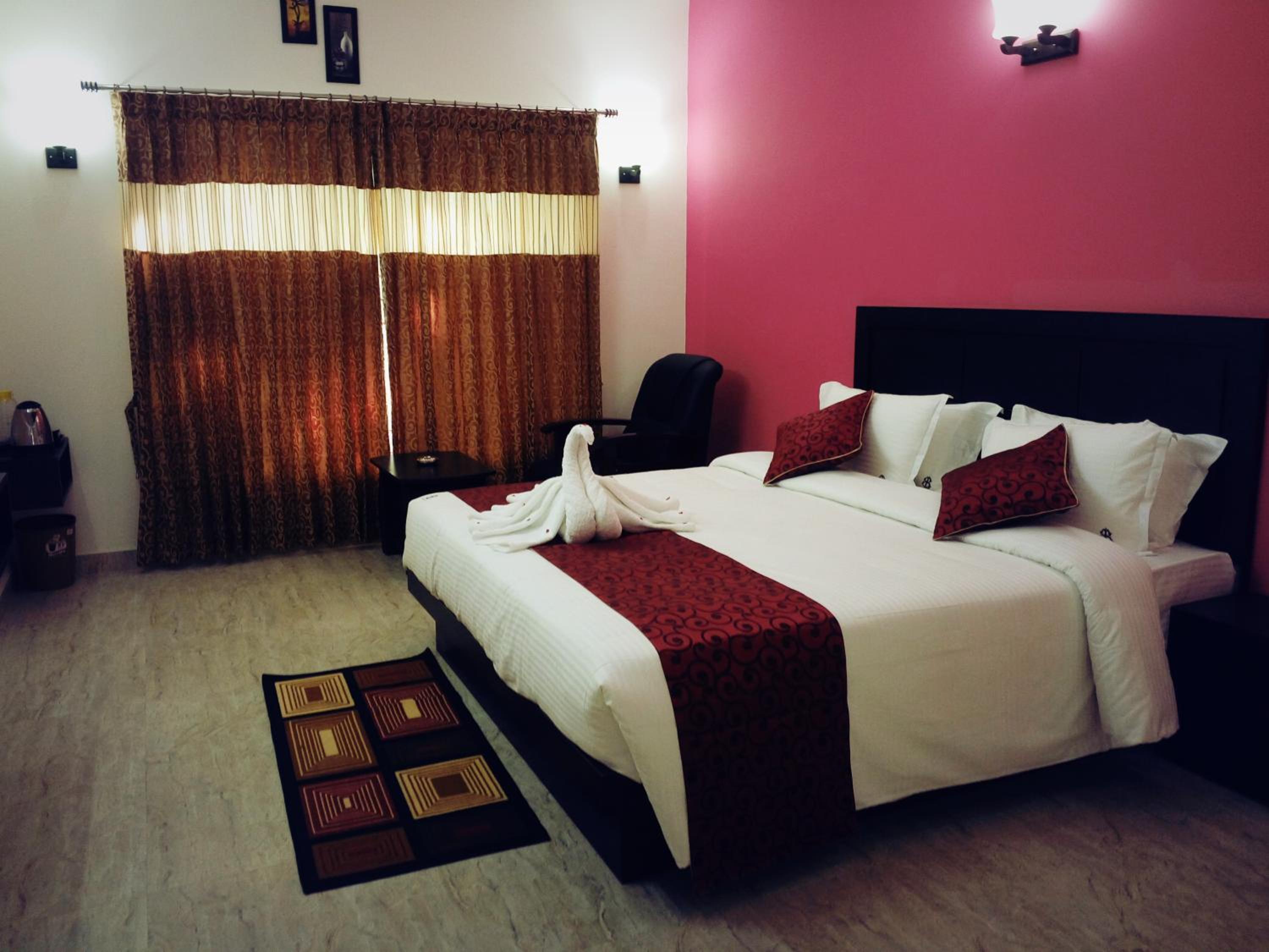 Deluxe King Room - Photo 3