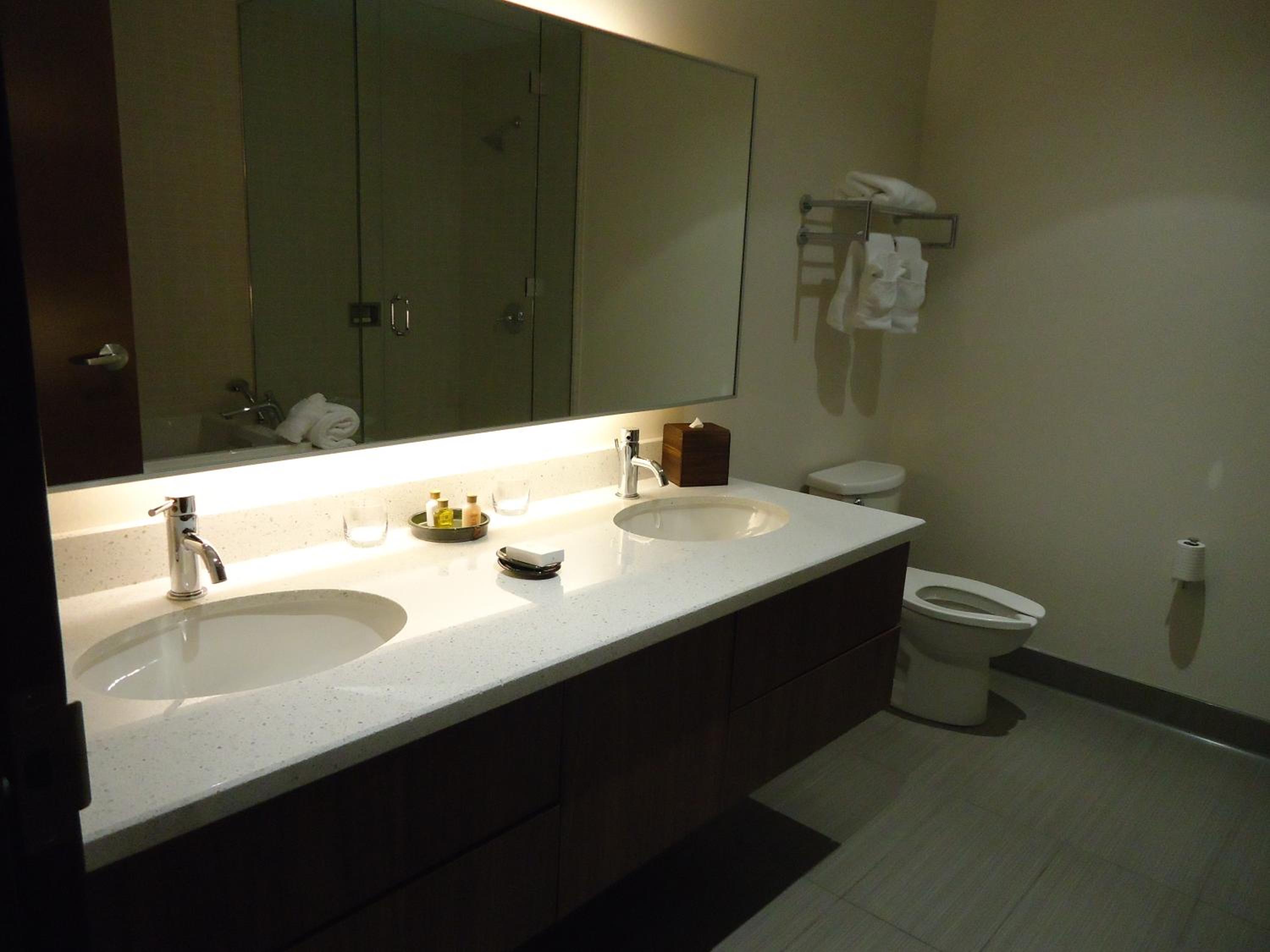 Deluxe King Room - Photo 2