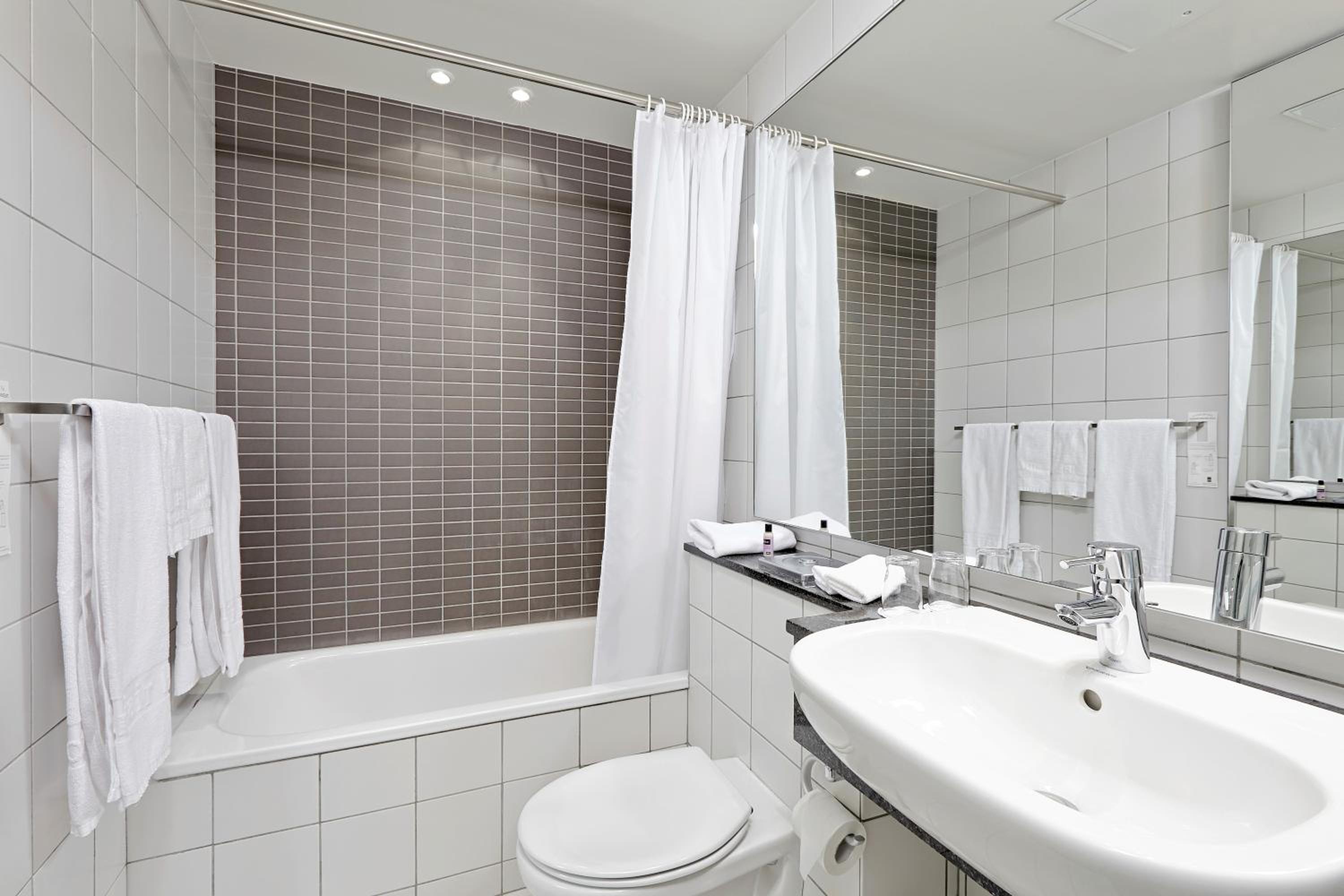 Twin Room - Photo 2
