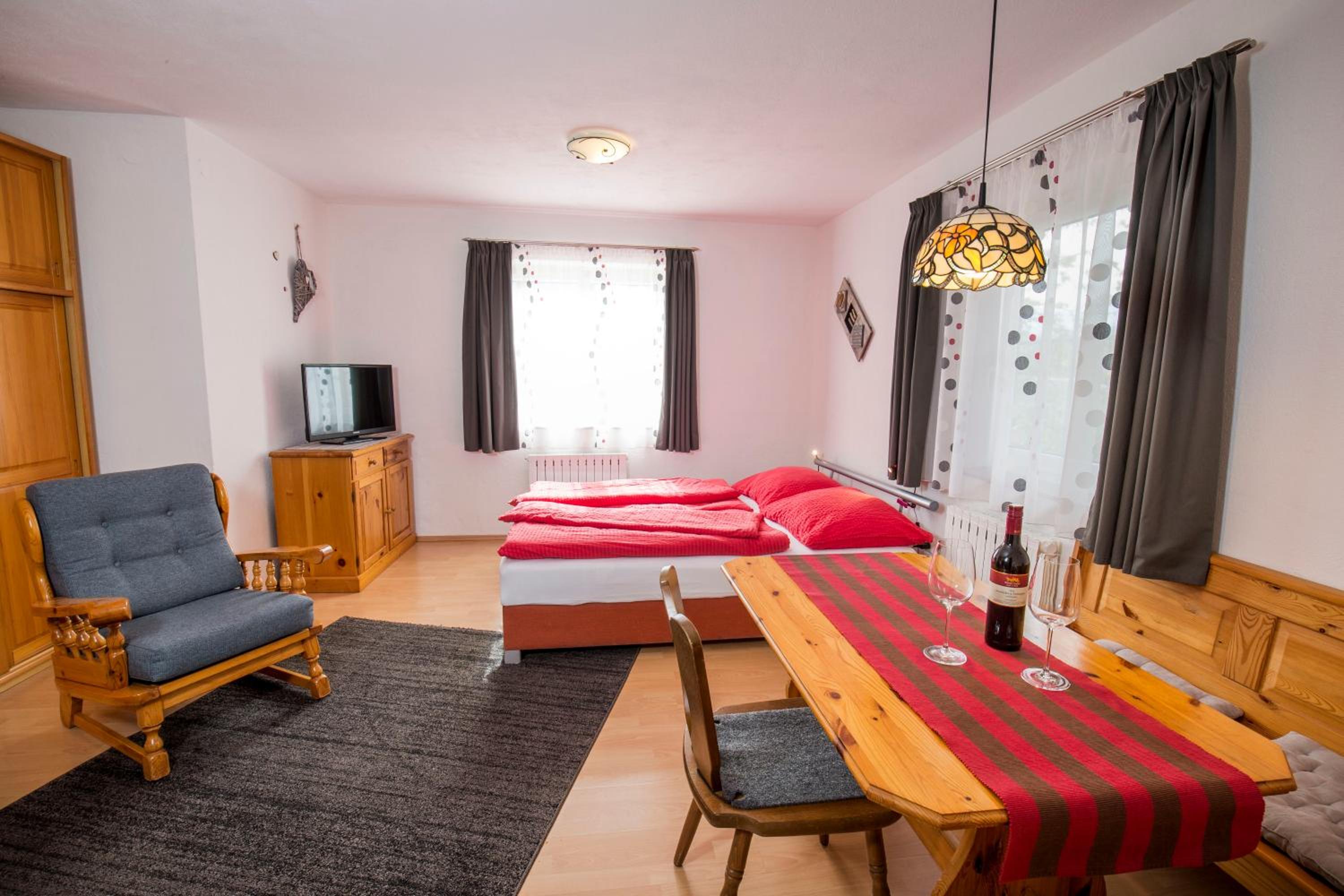 Studio Apartment photo 1