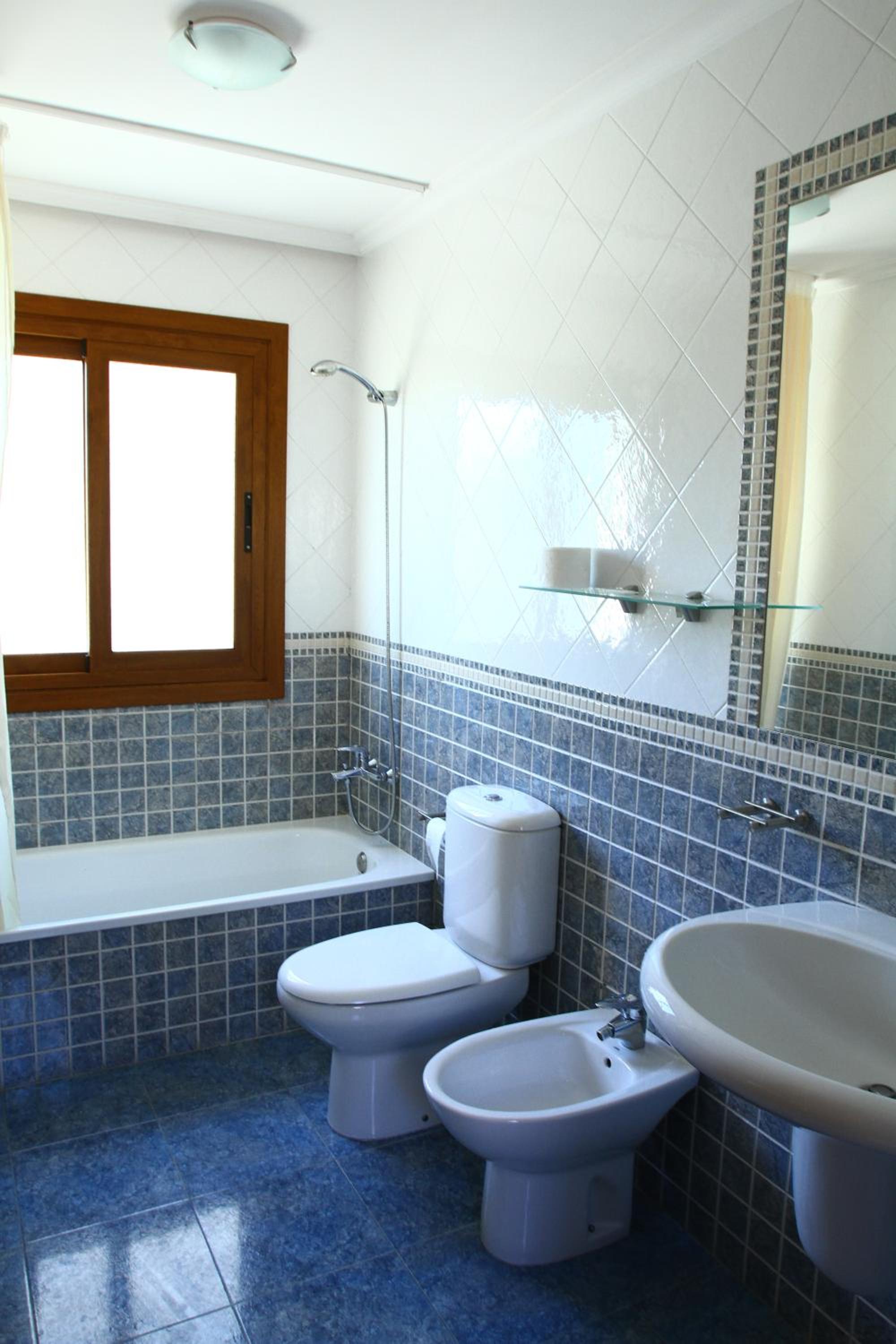 Two-Bedroom Apartment (5 Adults + 1 Child) photo 3