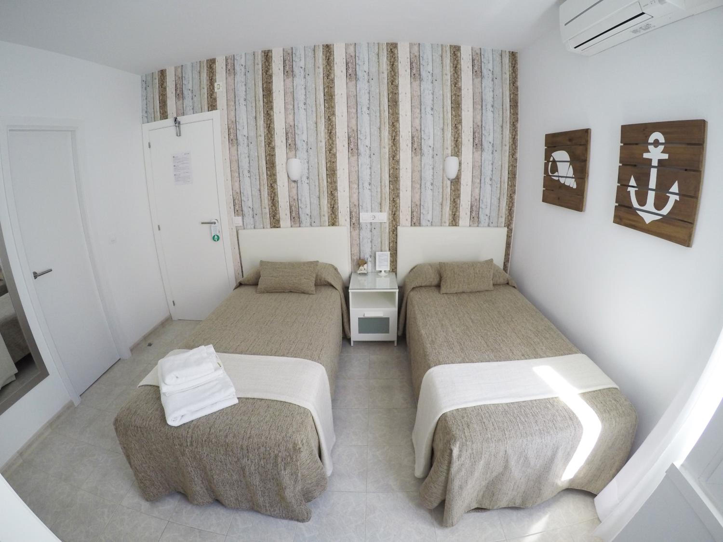 Standard Double or Twin Room photo 3