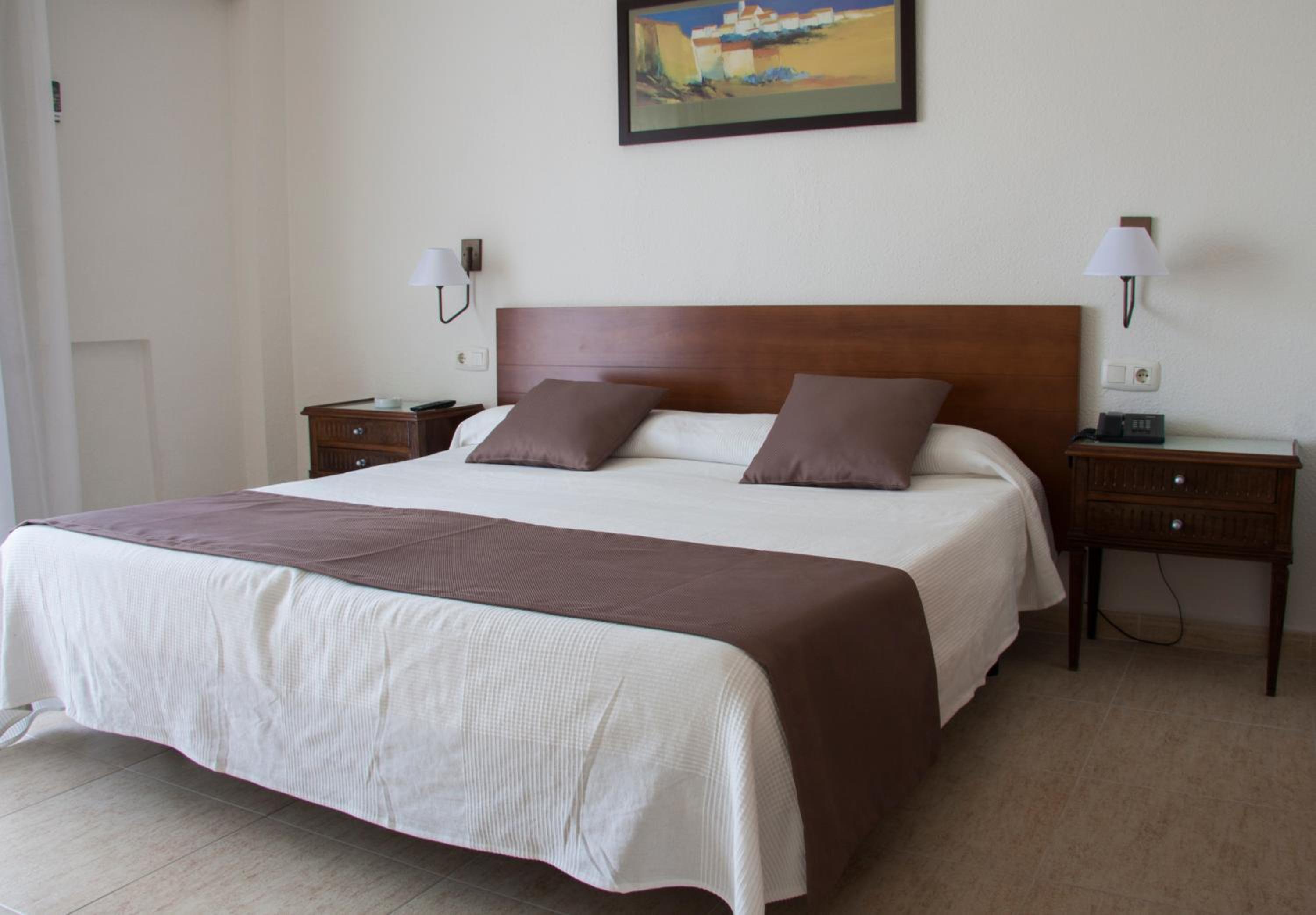 Double or Twin Room - Photo 3