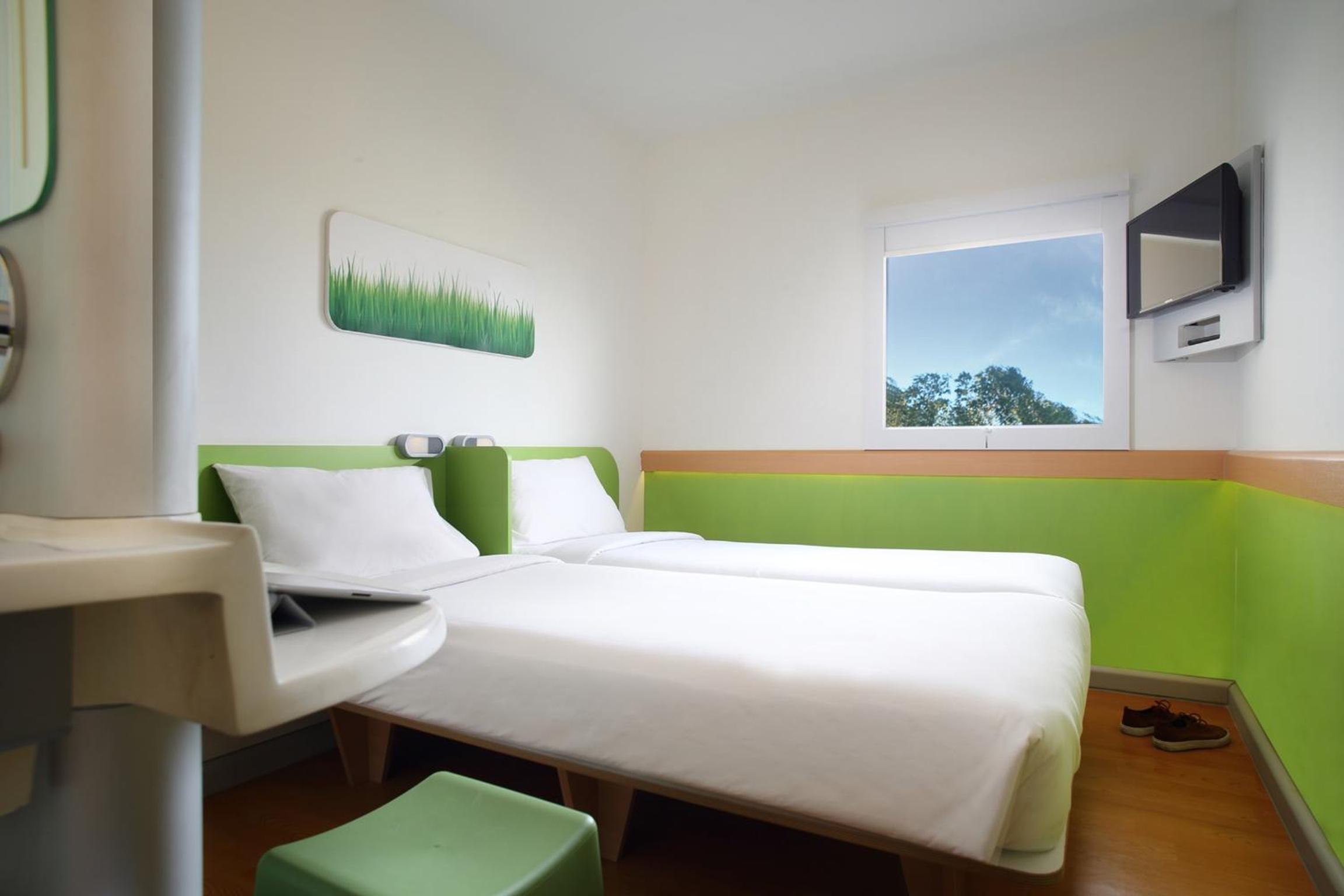 Standard Twin Room - Photo 2
