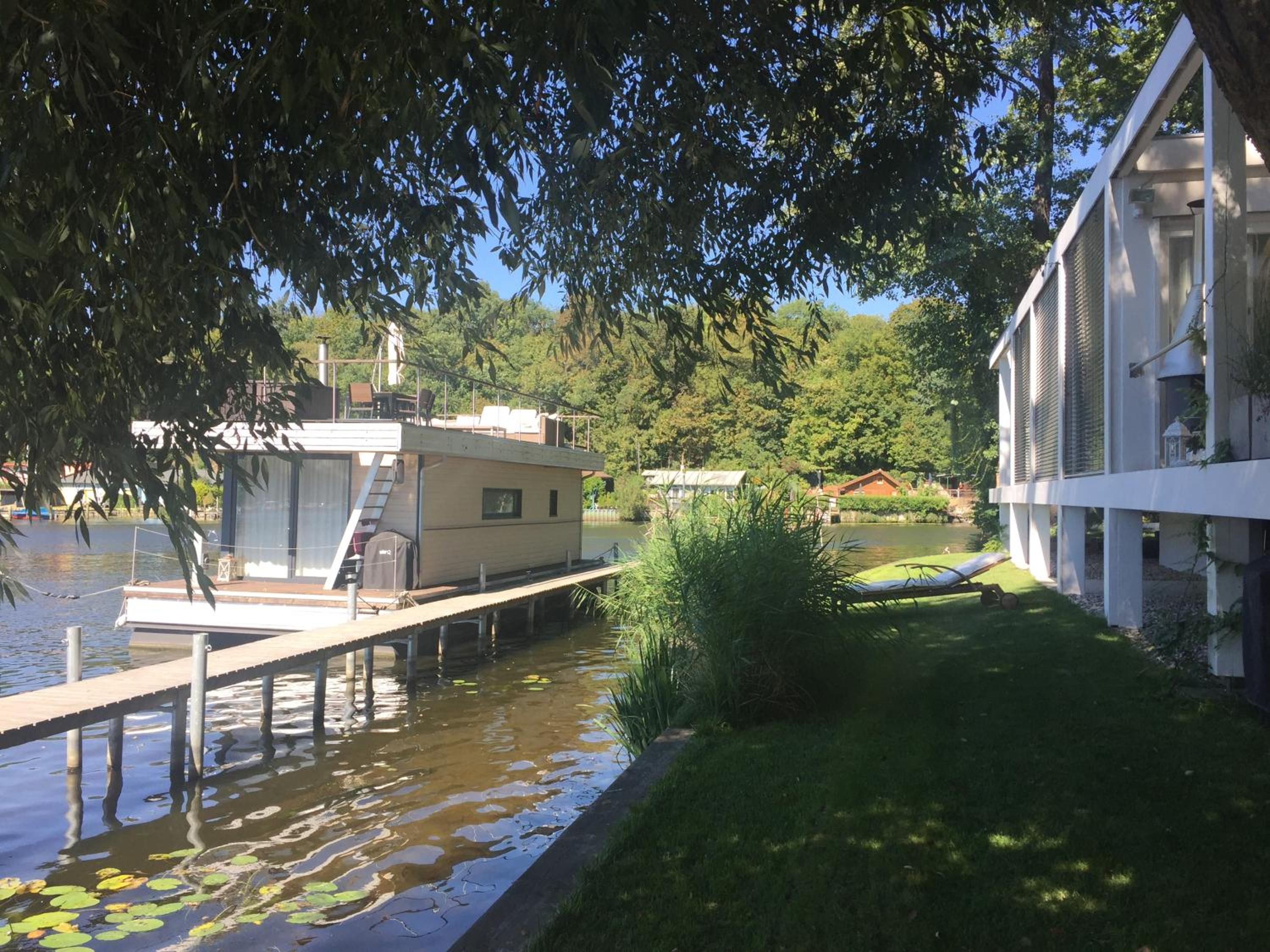 Holiday Home waterside photo 3