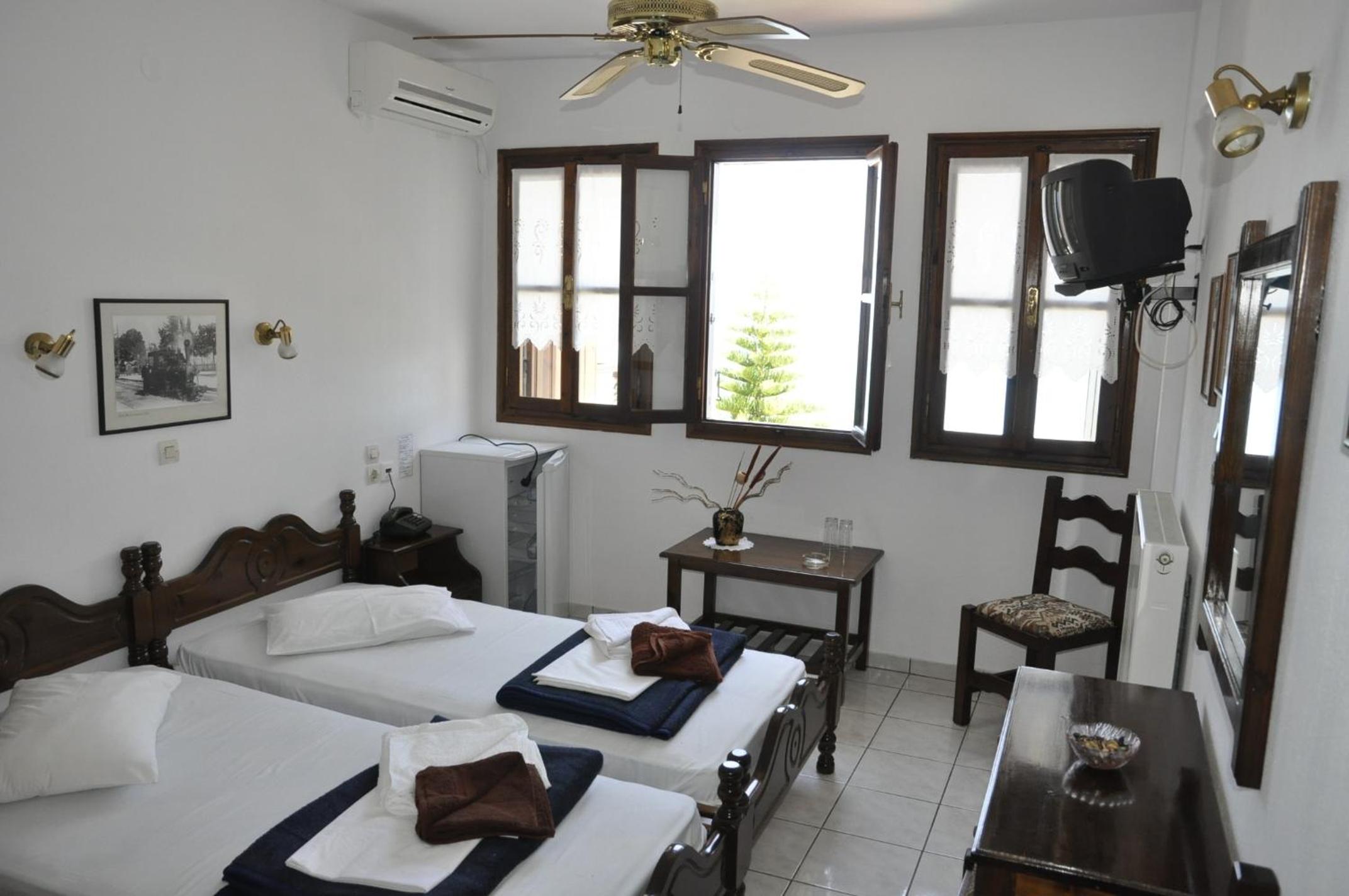 Economy Double Room with Sea View - Photo 2