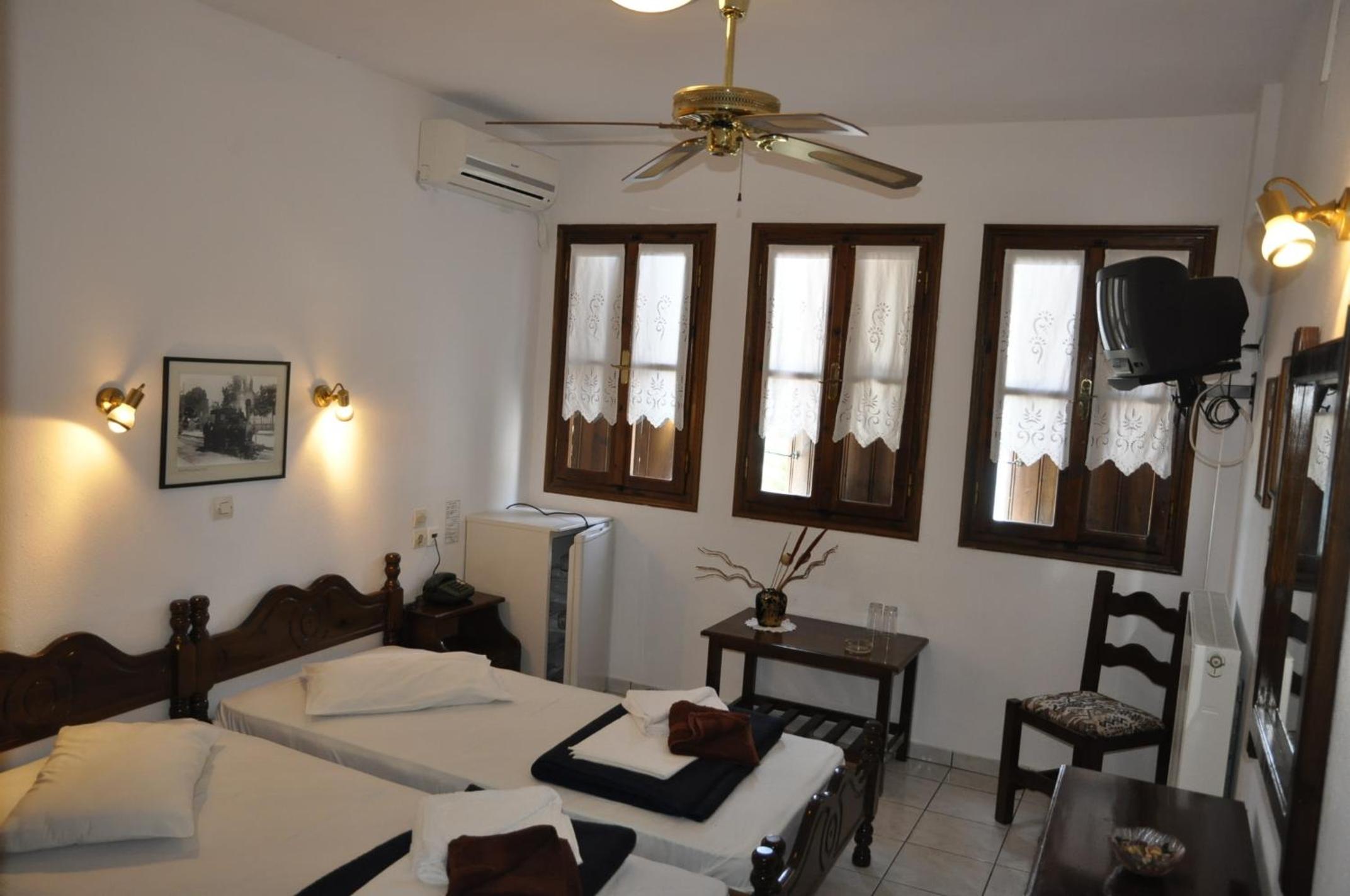 Economy Double Room with Sea View - Photo 7