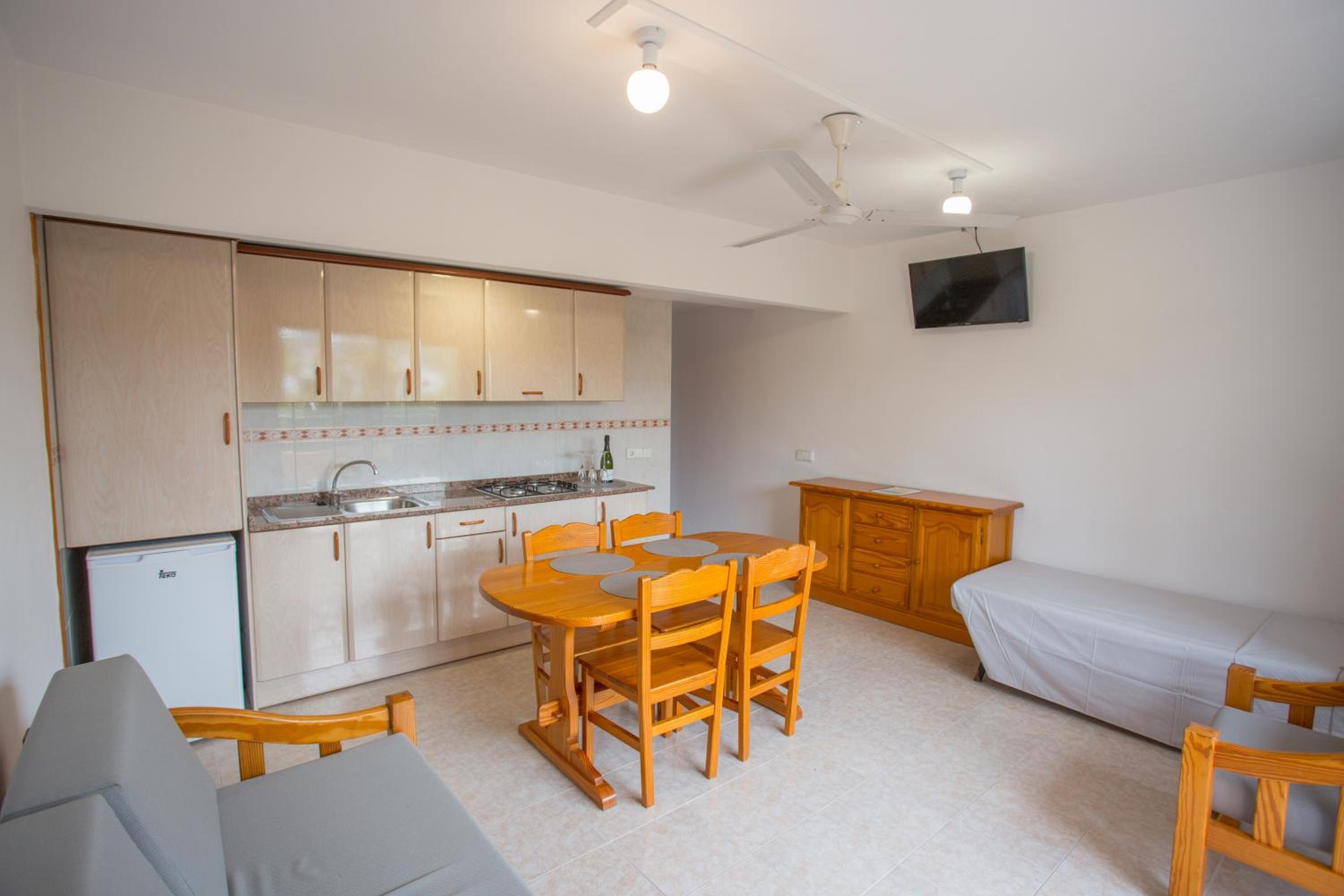 One-Bedroom Apartment (4 Adults) photo 2