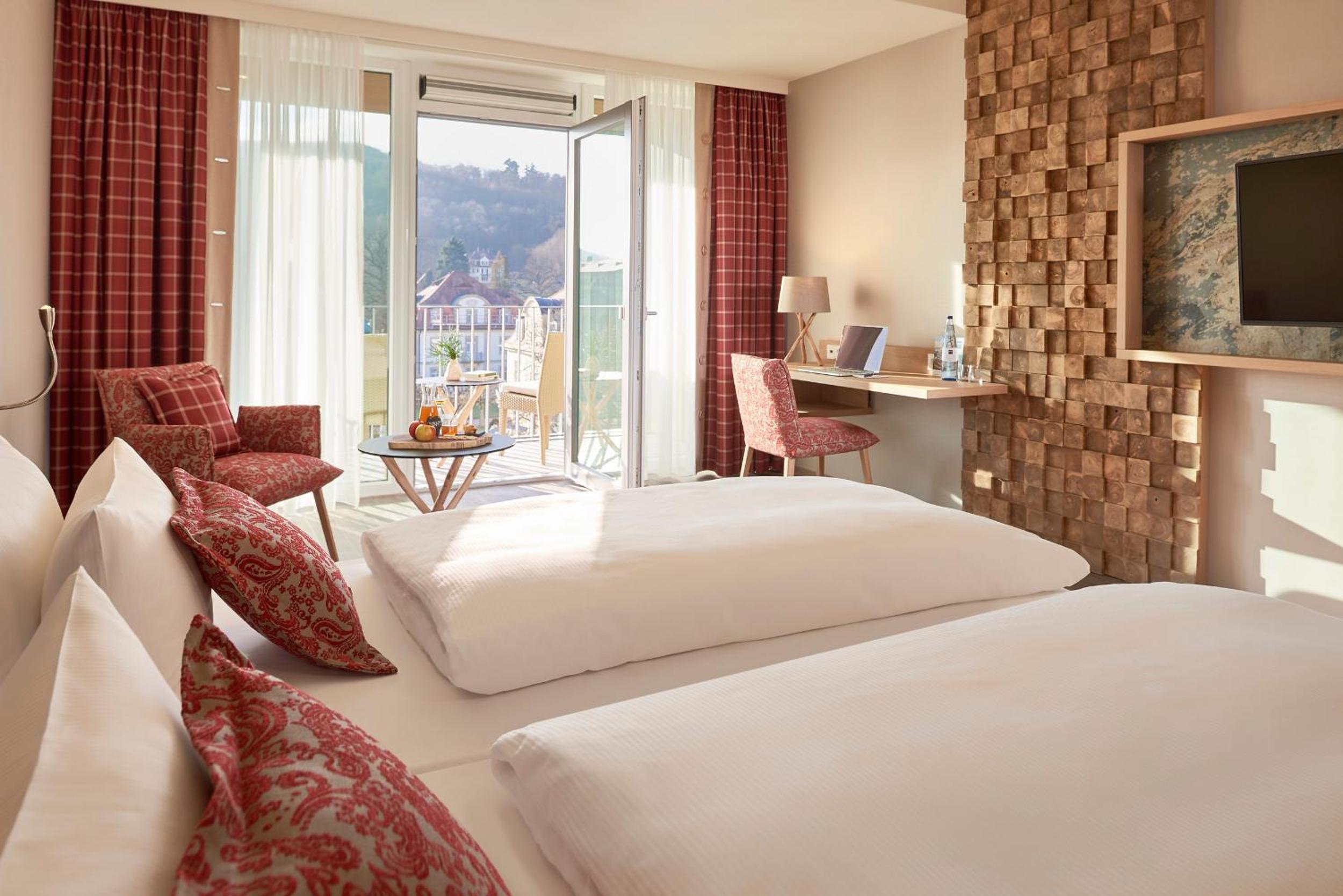 Deluxe Double Room with Balcony Park Wing - Photo 6