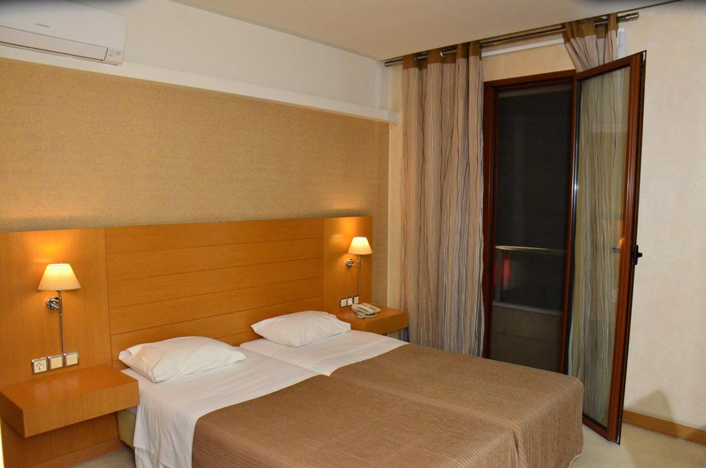 Double or Twin Room - Photo 11