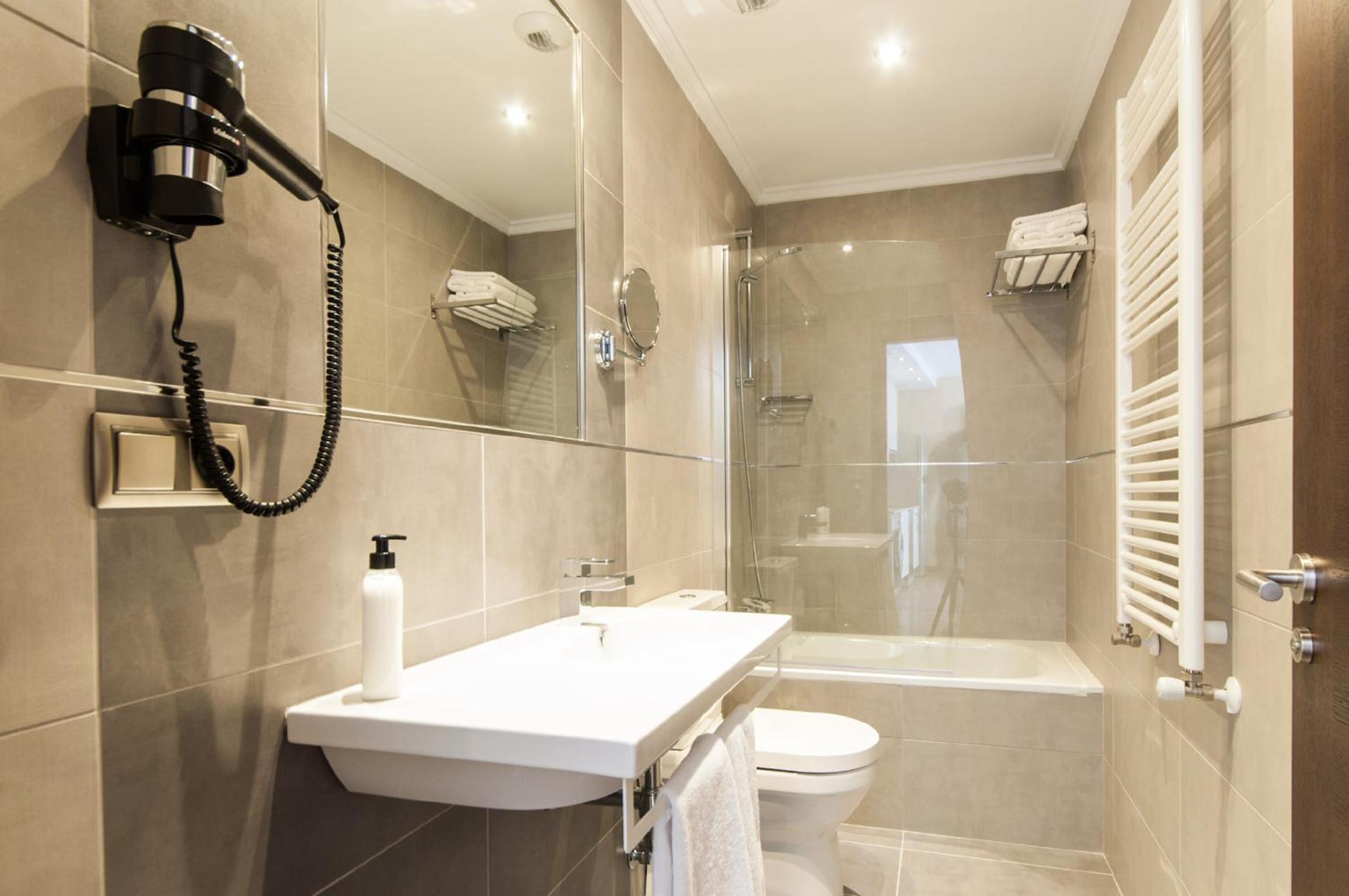 One-Bedroom Apartment with Terrace photo 2