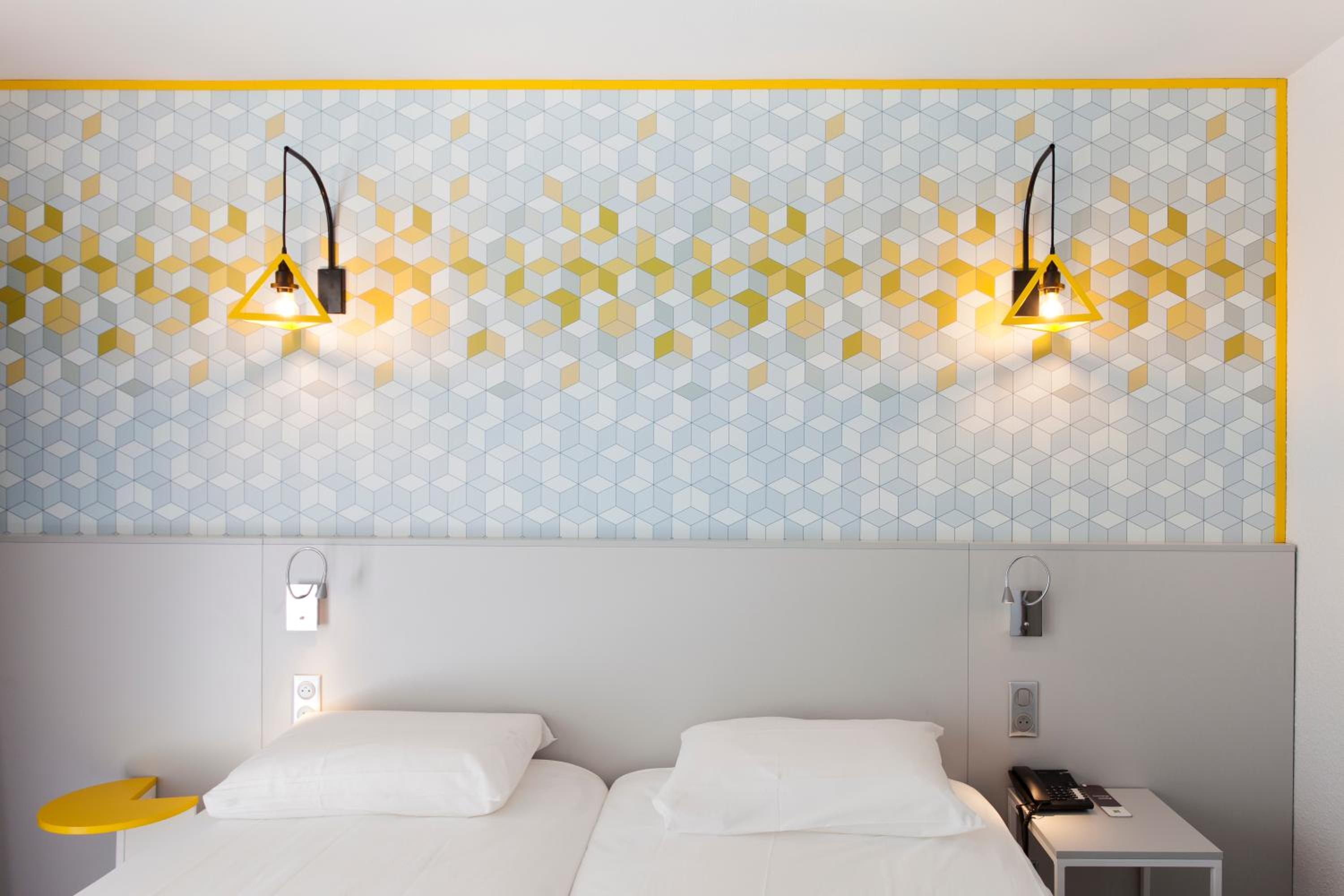 Standard Twin Room - Photo 4