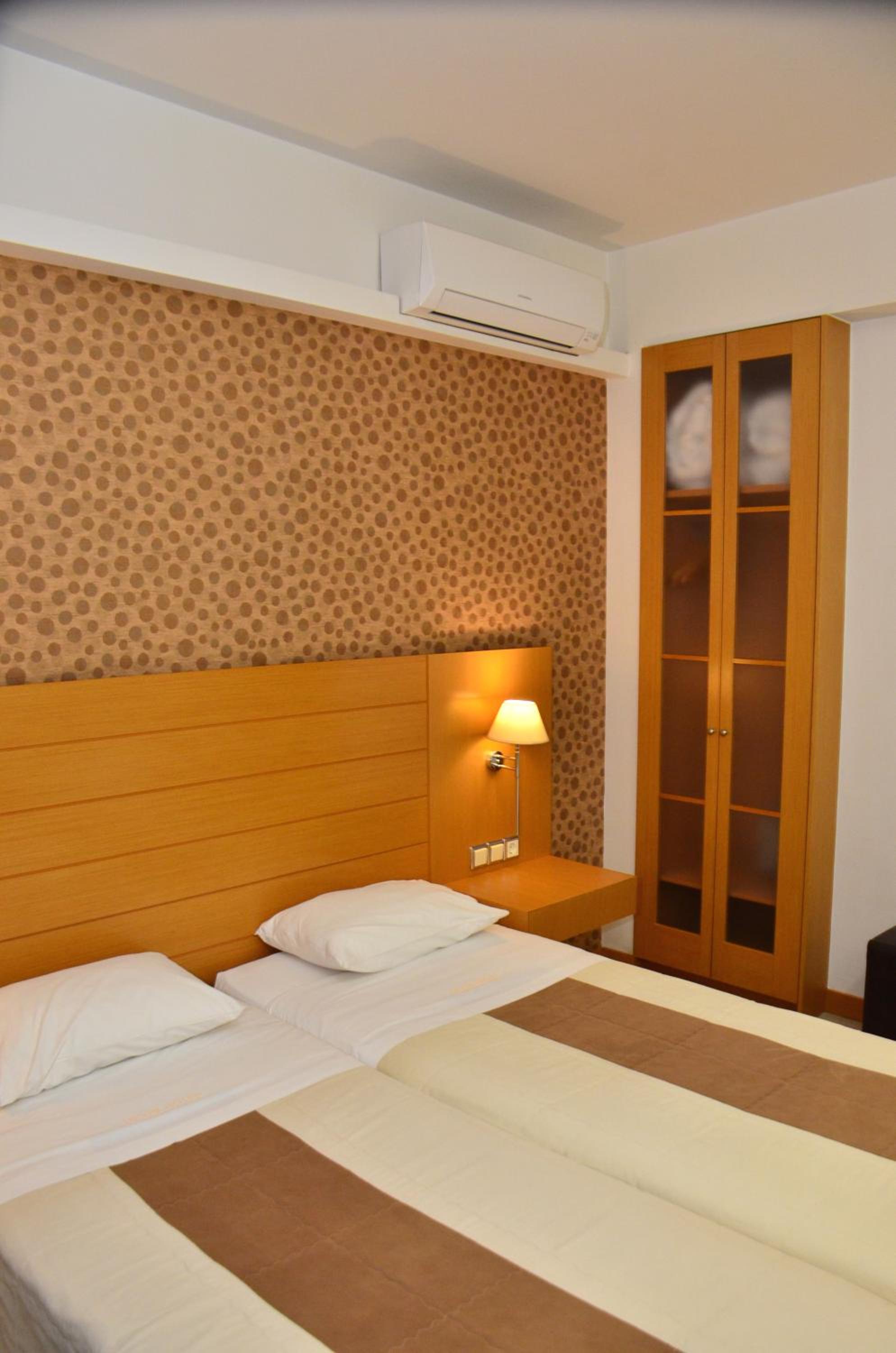 Double or Twin Room - Photo 9